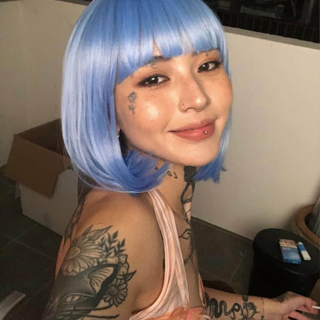 宜靜さんのインスタグラム写真 - (宜靜Instagram)「戴假髮真的很好玩耶」5月27日 22時34分 - andy_blossom