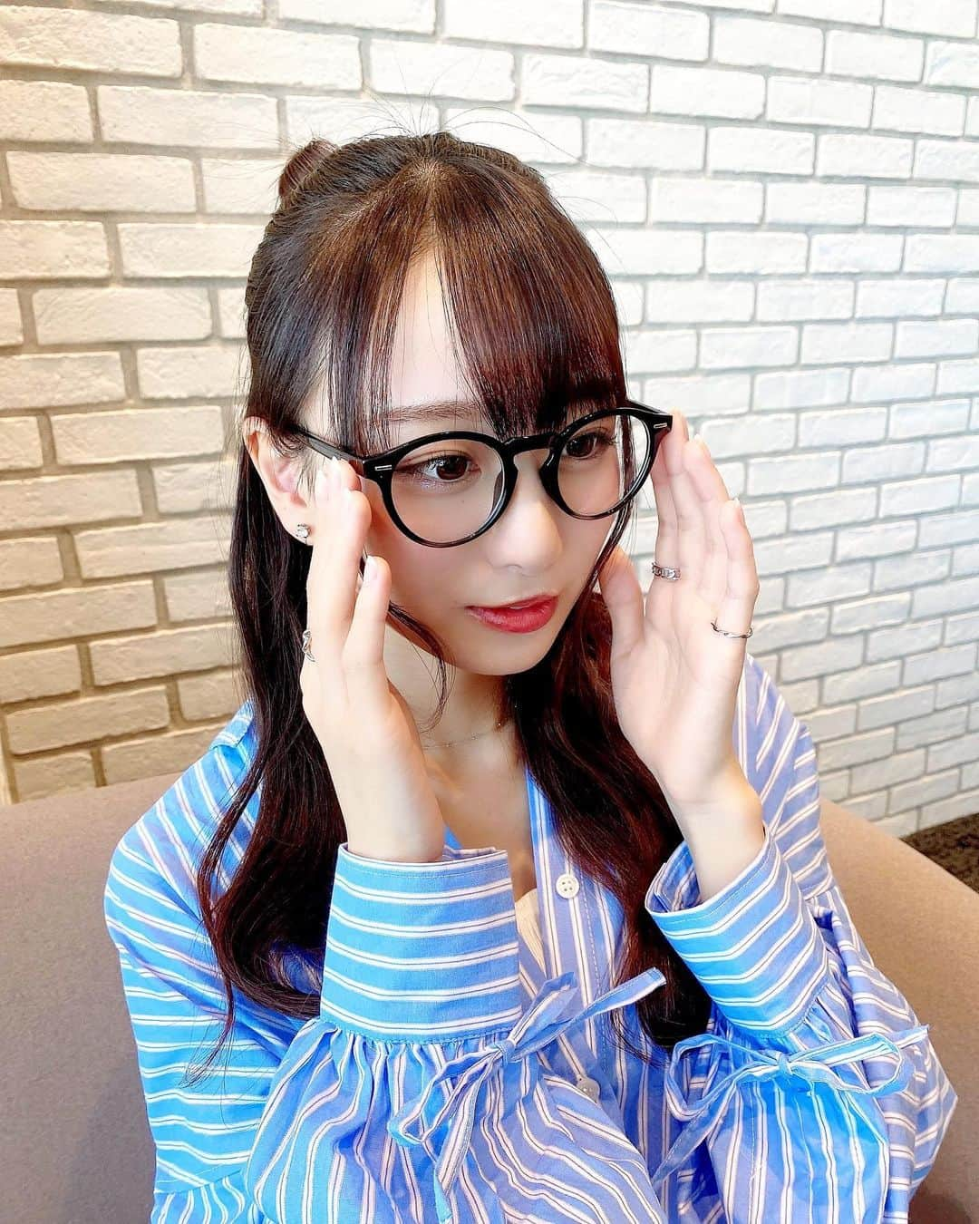 瀧脇笙古さんのインスタグラム写真 - (瀧脇笙古Instagram)「👓メガネday👓 ⁡ ⁡ ⁡ ⁡ お話し会ありがとうございました！ ⁡ 明日で13thラストになります！！ ⁡ 明日もよろしくお願いしますー ⁡ ⁡ ⁡ #イコラブ」5月27日 22時38分 - takiwaki_shoko_