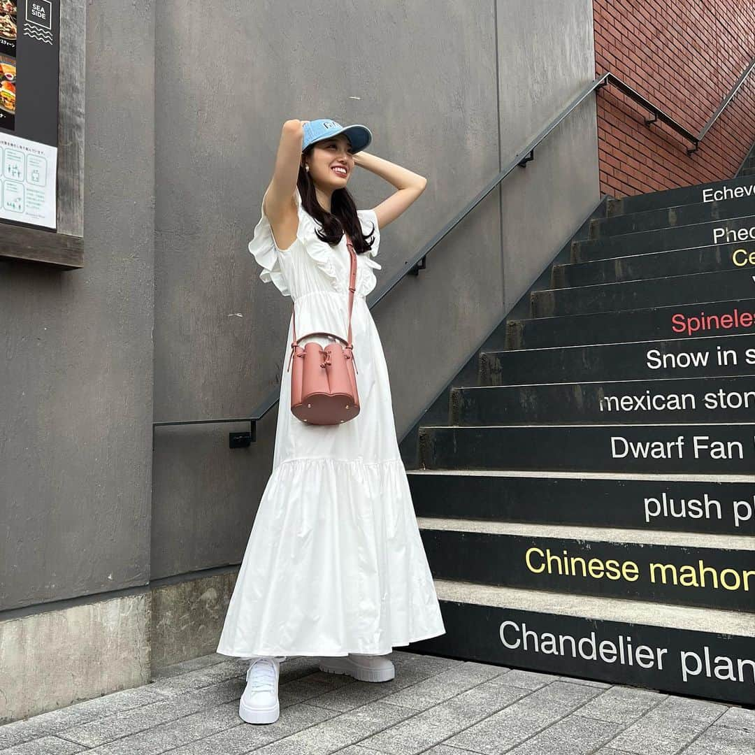 藤江萌さんのインスタグラム写真 - (藤江萌Instagram)「私服🤍💙  dress : @redyazel  shoes : @puma  cap : @gap  bag : @polene_paris   やっぱ白って可愛いよね。 あと、デニムのキャップが可愛くて即買いしました✌︎  @elena.4beauty で久しぶりに整体受けてきて、 身体生き返りました！ありがとうございました☺︎  #コーデ #ファッション #ファッションコーデ #ワンピース #ワンピースコーデ #白ワンピ #スニーカー #スニーカーコーデ #みなとみらい #みなとみらいカフェ #みなとみらいグルメ #藤江萌 #ootd #redyazel #puma #pumashoes #gap #poleneparis #sony #camera #photography #elena #yokohama #marinewalk」5月27日 22時40分 - fujie_moe_official