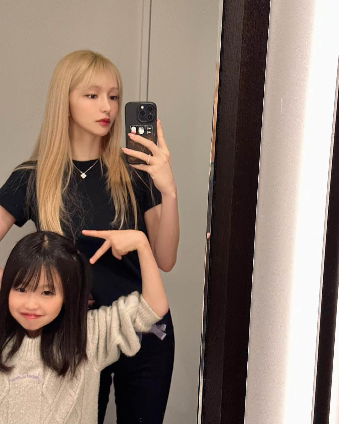 のインスタグラム：「うちの子で推しの子です🤩  また成長をたくさん感じた１日でした🫶  #うちの子 #推しの子 #我が家のアイドル  #親バカ  #娘 #女の子  #ママ #ツーショット  #アニメ #anime  #成長」