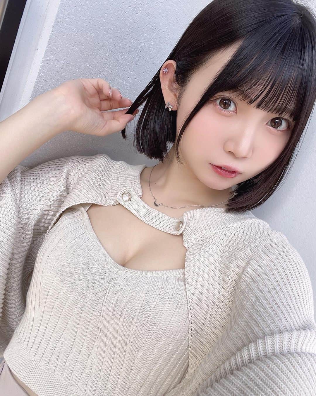 雪村花鈴さんのインスタグラム写真 - (雪村花鈴Instagram)「かわい？🤍  ネックレスは @selene.official.japan さんの〜 上品でとっても可愛いです…！🌙 たくさんつける！  #SELENEJAPAN」5月27日 22時44分 - yukimura_karin
