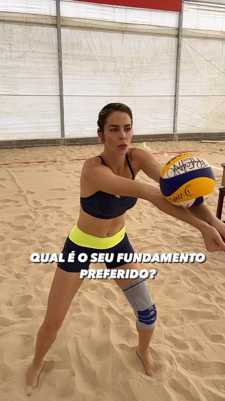 SuelleOliveiraのインスタグラム：「Apesar das “quinadas” eu amo!!!!!😂😁  #voleibol #volei #manchete #volleyball」