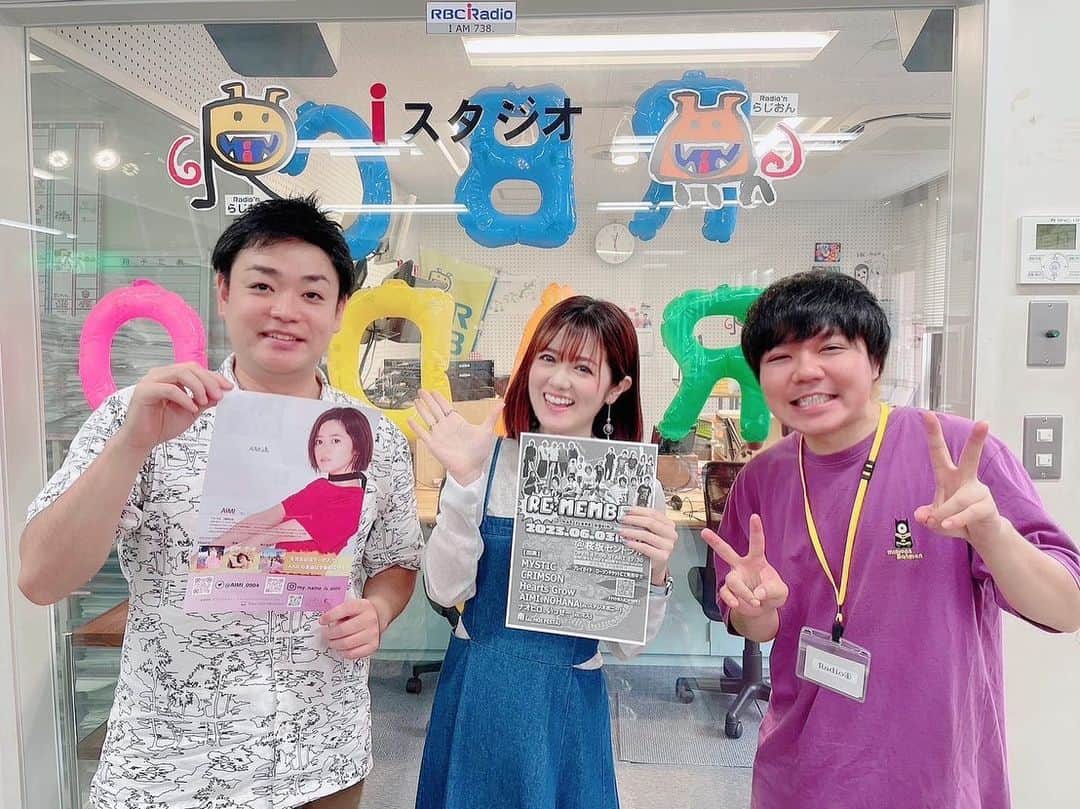AIMIのインスタグラム：「RBCiラジオ ナガハマヒロキの週刊リッスン　聞いてくれたり、メッセージ送ってくれてありがとう❣️ 急遽南さん(ex.ホイフェスタ)も一緒にトークすることになりわいわい昔話にも花が咲き大満足の20分間でした☺️❤️‍🔥❤️‍🔥❤️‍🔥 RE:MEMBERまで1週間！！ 台風どっかいけー🔥✊ こんな奇跡みたいなイベント、ぜったい大成功させるんだから🔥  #AIM#RBCiラジオ#リッスン #沖縄#radio」