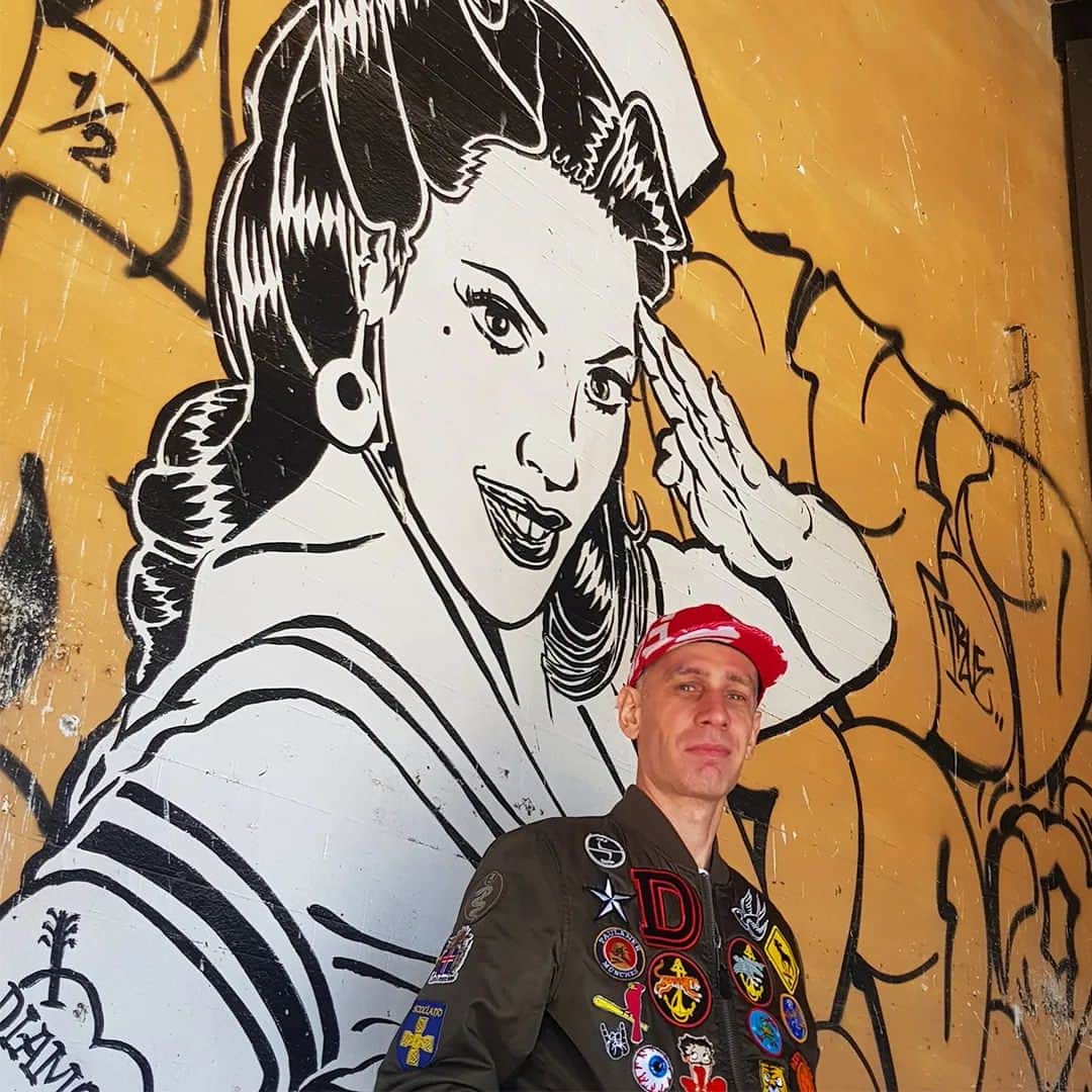 レナード プランクさんのインスタグラム写真 - (レナード プランクInstagram)「Street Art Matching. @crazydiamondtts featuring Reinhard's Fan Cap. "𝙄𝙣 𝙩𝙝𝙚 𝙉𝙖𝙫𝙮" and "𝙂𝙪𝙣 𝙂𝙞𝙧𝙡" at the Ex Mattatoio in Rome, the last unconventional atelier.   #FanCap #hat #reinhardplank #streetartitaly #streetart」5月27日 22時55分 - reinhardplank_hats