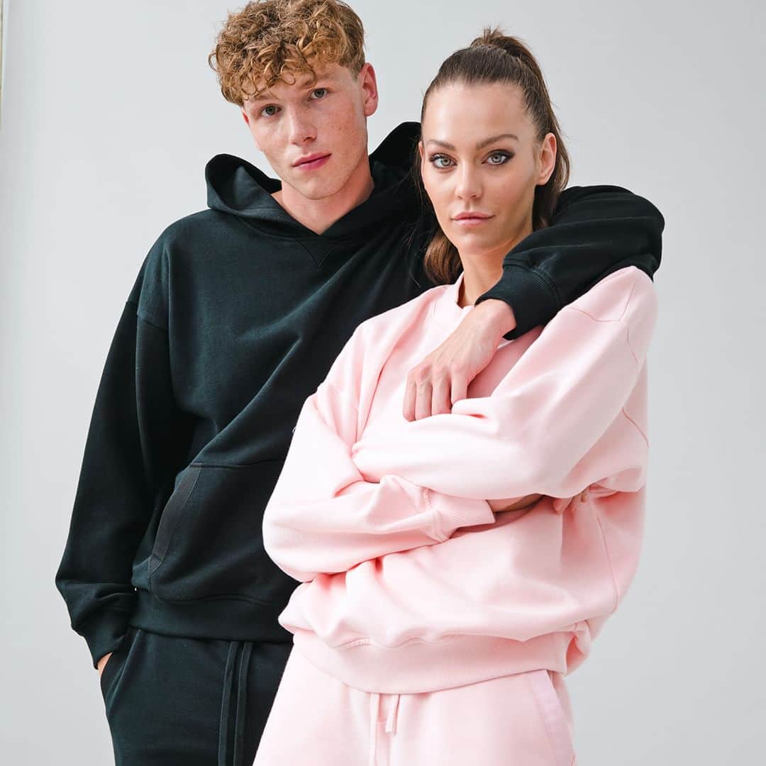 のインスタグラム：「Add a pop of color to your summer wardrobe with our luxurious unisex color block hoodies! 😍  shop at hydrogen.it | link in bio  #luxuryfashion #summerstyle #colorblockhoodies #musthave #unisexfashion"」