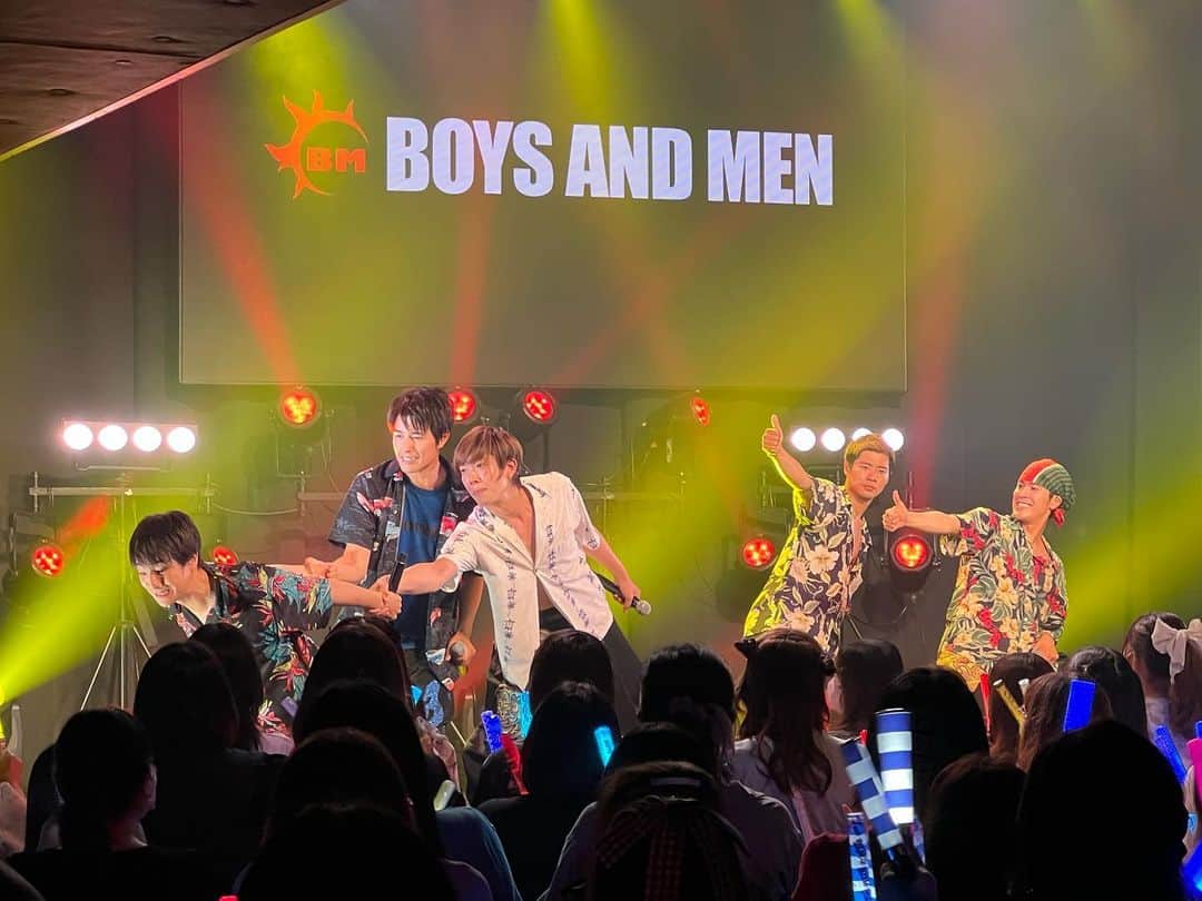 BOYS AND MENさんのインスタグラム写真 - (BOYS AND MENInstagram)「本日‼️ BMTHEATER にて…   NDP TV SUPER LIVE   🇯🇵〜我ら爆弾高気圧！ニッポン真夏化大作戦！〜 🇯🇵  満員御礼🔥🔥🔥  人間スイカ割りも大盛り上がり🤣❤️‍🔥  いつもお越し下さりありがとうございます😊  #boysandmen  #ボイメン  #ndptv  #sp  #live」5月27日 23時01分 - boysandmen_official