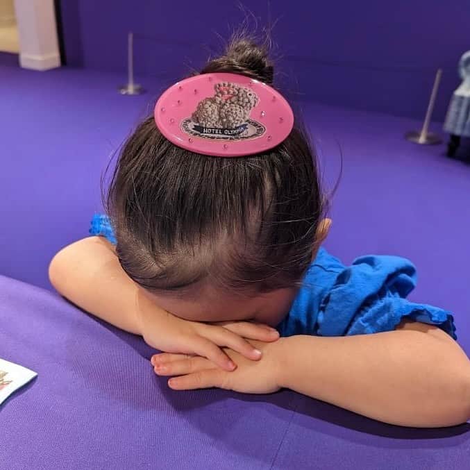 オランピアルタンのインスタグラム：「It’s the final days of @thehotelolympia pop-up at @isetan_the_space and @iam.cocoro looks a little sad ❤️‍🩹 If you haven’t already visited, or if you need Cocoro’s usagi cake barrette, hurry up! We’re open till Monday evening! 🏩🇯🇵💓 #thehotelolympia #isetanthespace 📸 @uakimoto 💘」