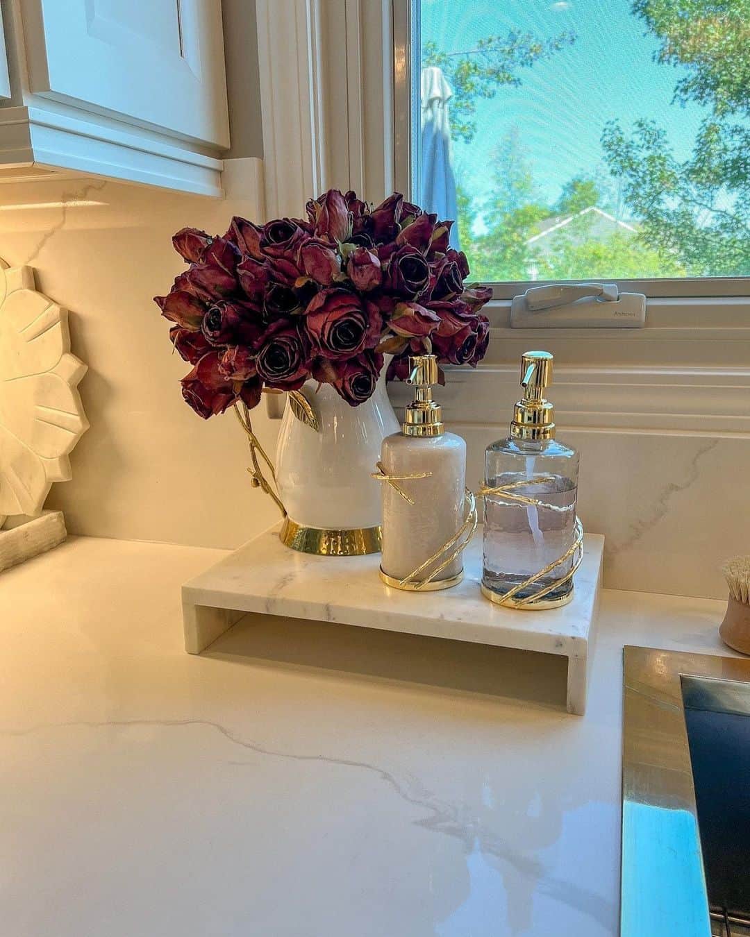 のインスタグラム：「Enjoy this beautiful morning by shopping our 35% Off Sitewide Memorial Day Sale! Don’t wait, create the home of your dreams today, sale ends Monday, May 29th at Midnight. Plus, enjoy faster shipping on your orders💫  Link in bio inspiremehomedecor.com」