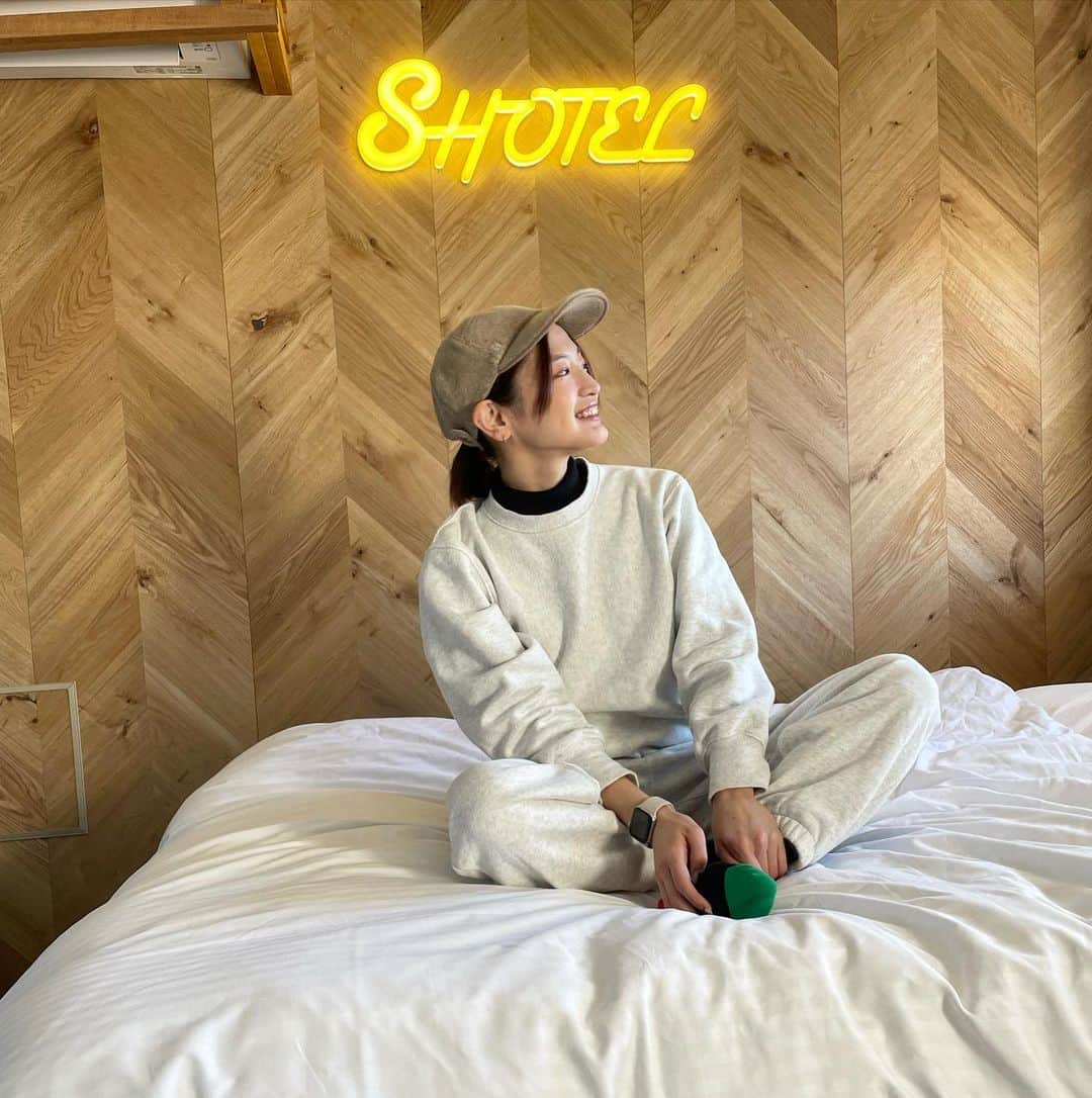 佐藤 渚のインスタグラム：「うううう。サウナイキタイ。  #8hotel  #サウナ女子」
