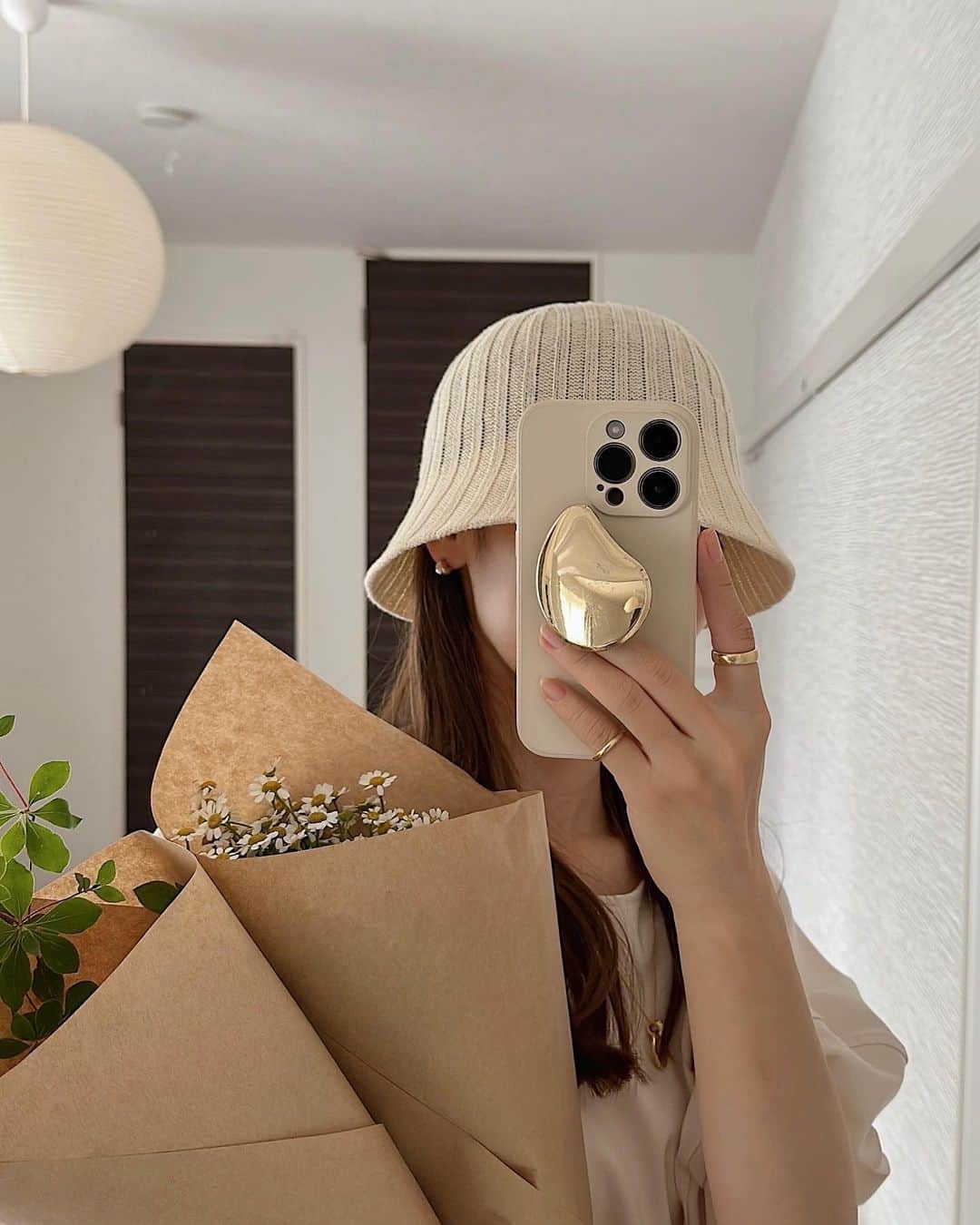 小川陽香のインスタグラム：「最近のまとめ🤍 ㅤ ㅤ 1. 近所のお花屋さんへの服 2. 🌼🌿 3. お気に入りのハンドタオル 4. パックの収納 5. レイヤーカットにしました✂︎♡ 6. 進化が止まらない自分型骨格診断 7. 🍵 8. 美味しすぎたオムレツ ㅤ ㅤ」