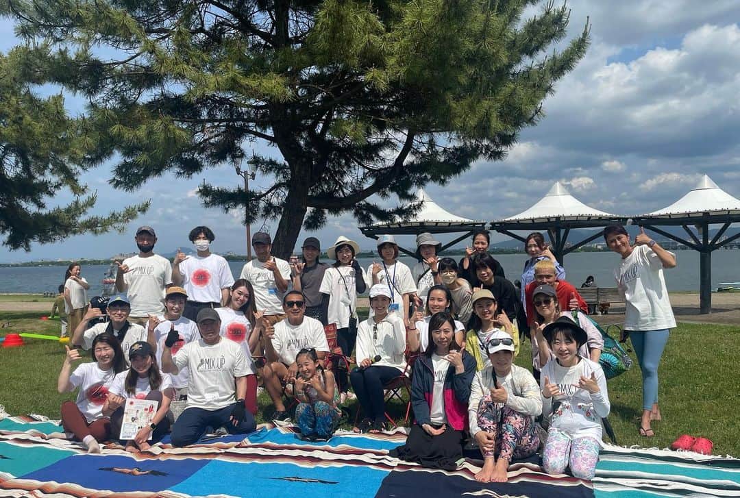 Ken Harakumaのインスタグラム：「@biwako.sup.yoga  トークショーも楽しみました！ ウェアショーツ提供 @lululemonjp  Tシャツは @biwako.sup.yoga オリジナル❣️ @takamai.1  @marinoyoga_pilates  @majoli_official  @international_yoga_center  #琵琶湖  #サップヨガ  #ケンハラクマ」