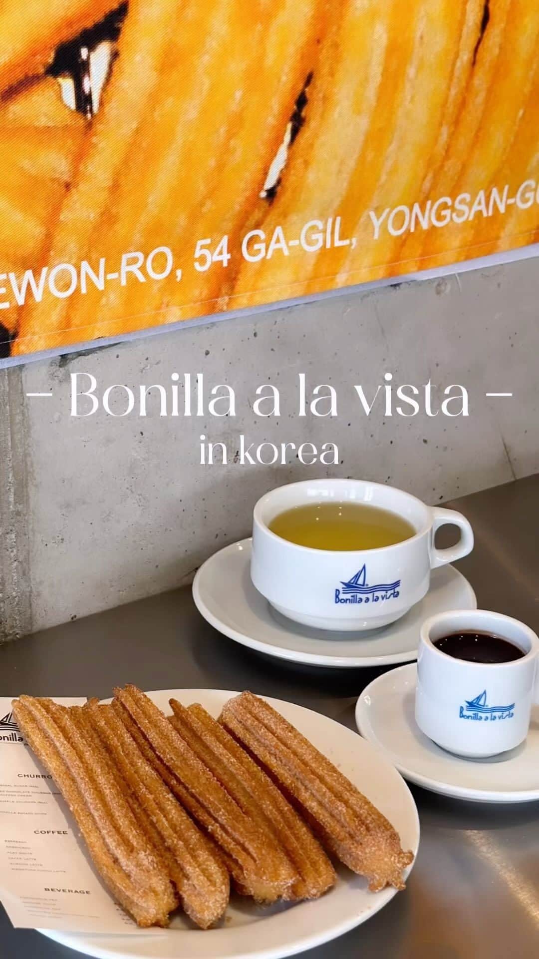 藤川沙弥のインスタグラム：「漢南洞に3月にオープンしたばかりの Bonilla a la vista 🌊🩵 @bonilla.churros.korea  スペイン発祥でアジア第一号店みたい🇰🇷✨ 揚げたてのチュロスは油っこくないし チョコディップも甘すぎず美味しかった😋💕  📍Bonilla a la vista ソウル店 ソウル特別市 龍山区 漢南洞 683-27」