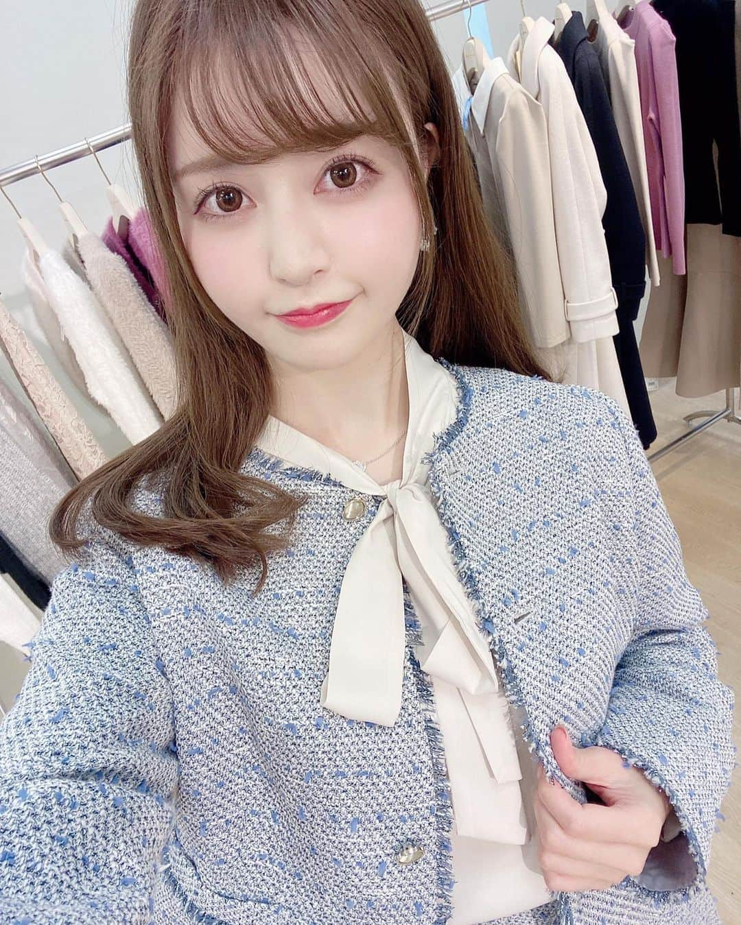 一ノ瀬まりなさんのインスタグラム写真 - (一ノ瀬まりなInstagram)「LAISSE PASSÉ  2023 fall &winter Collectionへ行ってきました🌹💖 @laisse_passe   新しいラインの ✿Fleur by LAISSE PASSE ✿💐❦✨ 今回はバラなどのお花を使っている 上品で素敵なワンピースやカーディガンがありました🥀✨  ツイード可愛い🥹💝 セットアップはブルーとピンクがあったよ♡✨  オーダーしたワンピースも届くの楽しみ💕 またpostします☺️🌹✨  #laissepasse #japan #parker #レッセパッセ #ワンピースコーデ コーデ #ワンピ #可愛い #デートコーデ #ファッション #fashion #japanesegirl #ootd #ootdfashion #cute #model #l4l #オフィスコーデ  #ブラウスコーデ #春ワンピース #夏ワンピース #秋ワンピース #冬ワンピース」5月27日 14時27分 - yuyuyu_marina