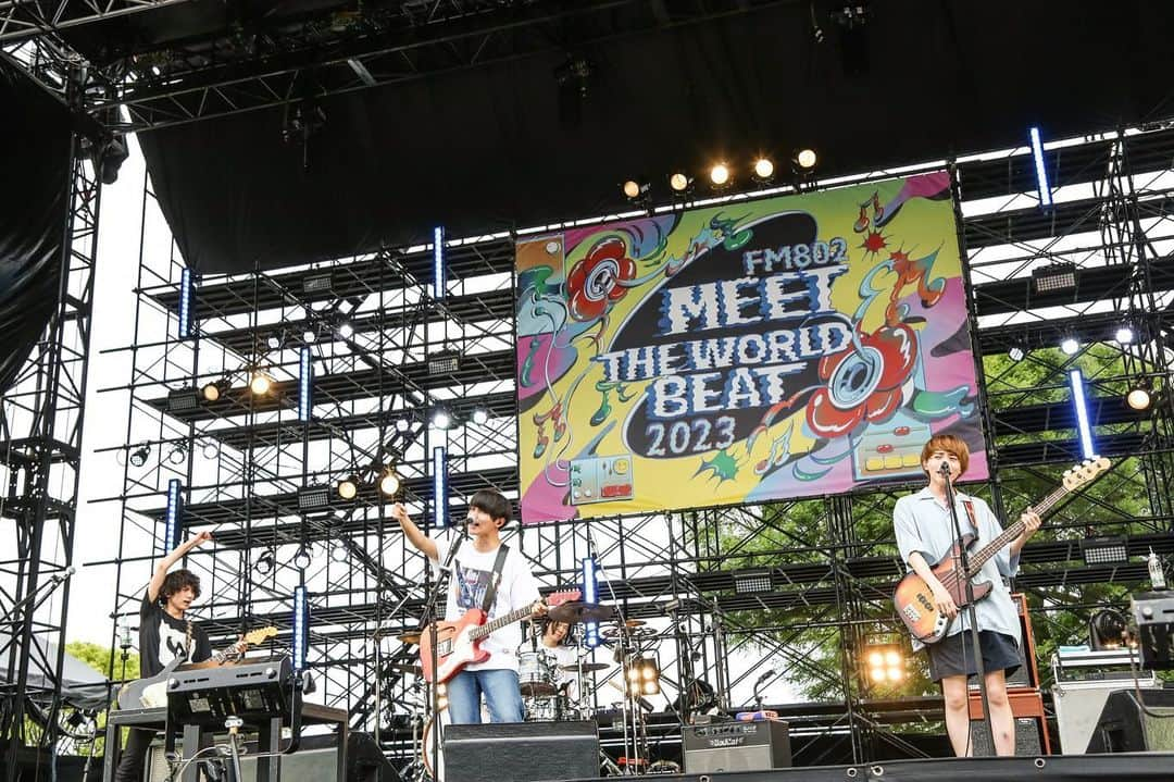 FM802さんのインスタグラム写真 - (FM802Instagram)「🌈#FM802 MEET THE WORLD BEAT 2023🌈  5月27日(土) 📍万博記念公園 もみじ川芝生広場  1組目に登場したのは #ハンブレッダーズ ✨ @humbreaders    今日の様子は6/25(日)20-22時 #ミザワビ 特番で一部O.A.します♪ 出演アーティストへのインタビューもあり◎ 聴いてね！📻  photo by 田浦ボン」5月27日 14時29分 - fm802_pr