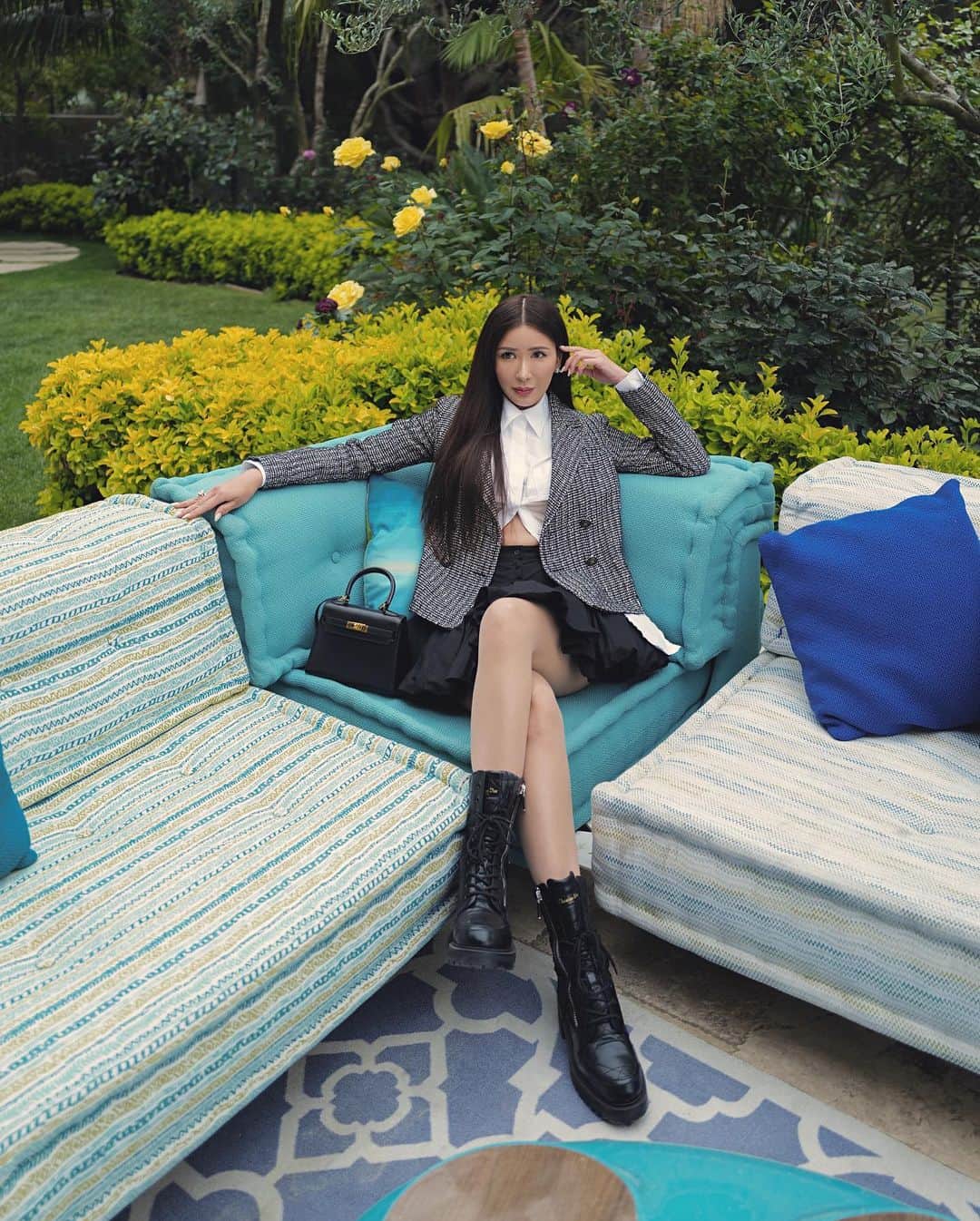 ジェイミー・チュアのインスタグラム：「🌹In a state of California roses envy. Swipe for roses as big as my face.」