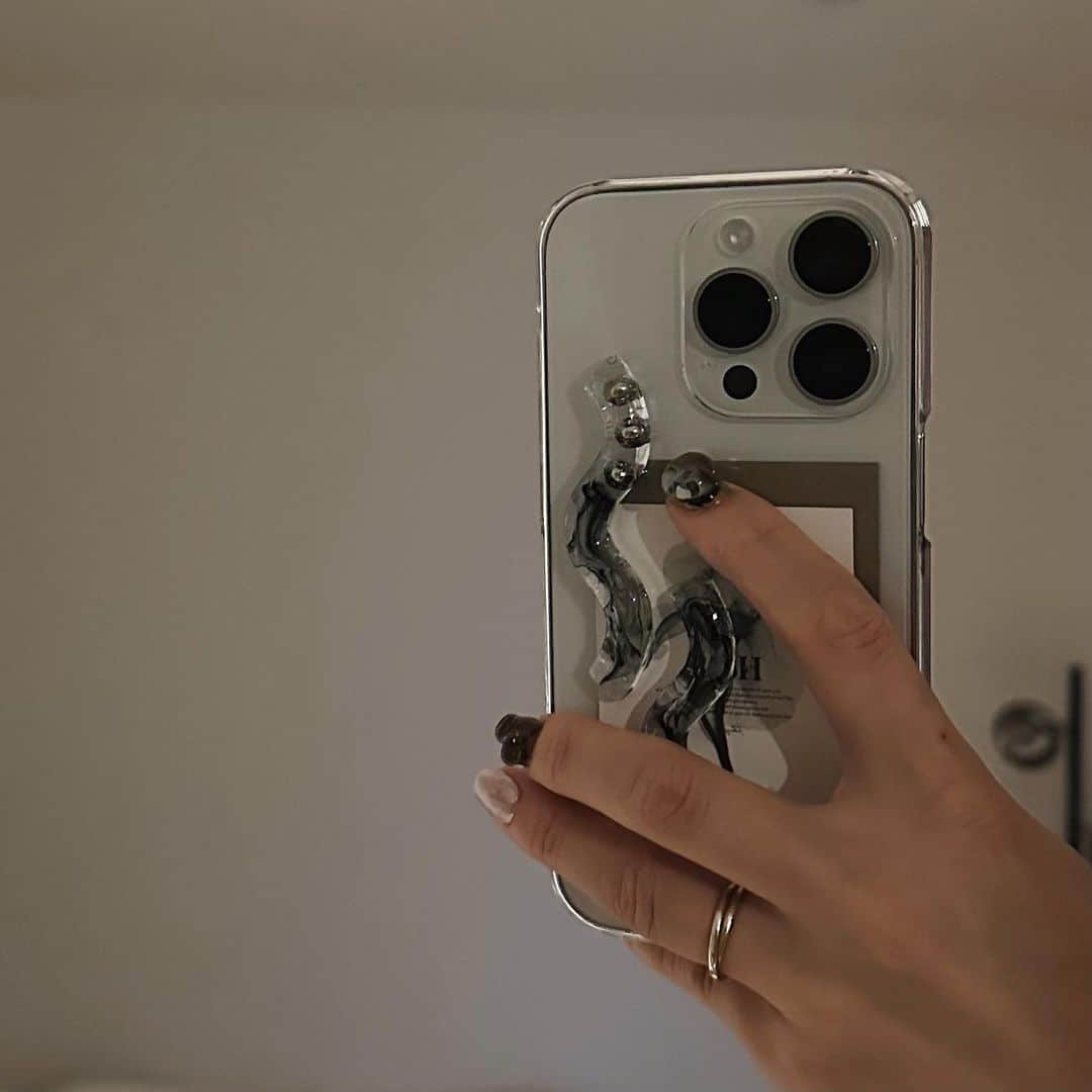 篠田このかのインスタグラム：「楽しみにしてたiPhoneケース届いた幸〜🪐🪐 かわいい〜🪐🪐  #ニュアンスiPhoneケース #iPhoneケース」