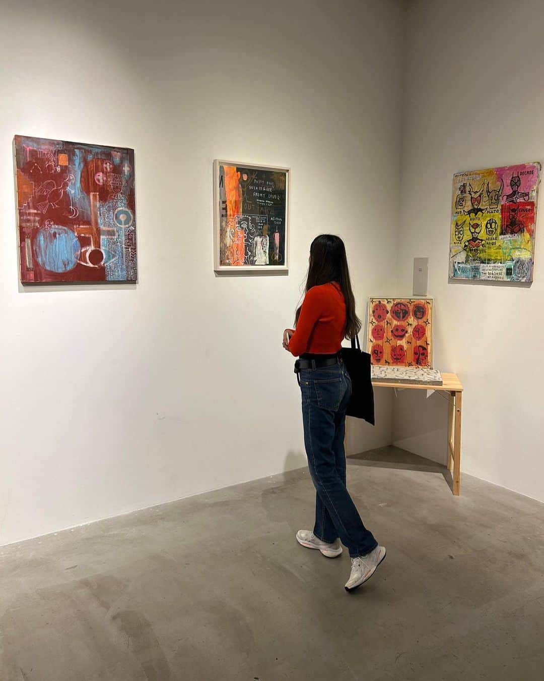 ケリーアンのインスタグラム：「Fun night surrounded by art, good music and friends...🧡  Art collections of #中西俊夫 aka #tycoontosh」