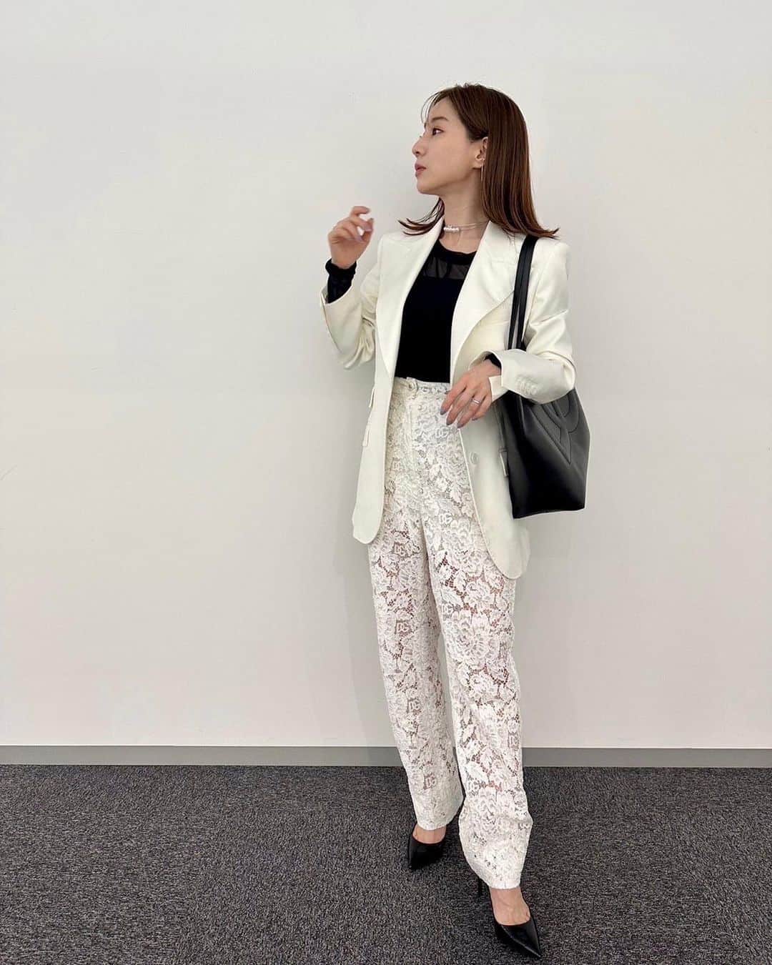 あなたがしてくれなくてものインスタグラム：「． GINGER 副編集長 新名楓の 「KAEDE’s STYLE」✨  ７話で着用しているのはコチラ ぜひチェックしてみてください！  #あなたがしてくれなくても #田中みな実   📣 ７話の #TVer 見逃し無料配信は 　　次回放送の6/1（木）まで！ 　　まだの方ももう一度見たい方も 　　お見逃しなく👀✨ 📺１〜３話も変わらず無料配信中 　　プロフィール欄のリンクからチェック！ ________________________  ●1p outfit : @dolcegabbana  ●2p gilet , pants : @prankproject_official tops : @_irene__official_ shoes : @gianvitorossi jewelry : @ten._____ / @bijou_de_m / @ete_official / @talkative_marotta  ●3p dress : @adeam shoes : @rogervivier jewelry : @bijou_de_m / @joueteofficial  ●4p bustier , tops : @un3d_official pants : @upperhigts roomshoes : @givenchy jewelry : @unbytomoyoyoshida / @ten._____ / @joueteofficial / @ete_official  ●5p pajamas : @sleepysleepy.jp  ●6p outfit : @sea_japan roomshoes : @givenchy  ●7p gilet , pants : @unitedarrows_official tops : @auralee_tokyo shoes : @daniella_and_gemma bag : @apc_daikanyama jewelry : @joueteofficial」