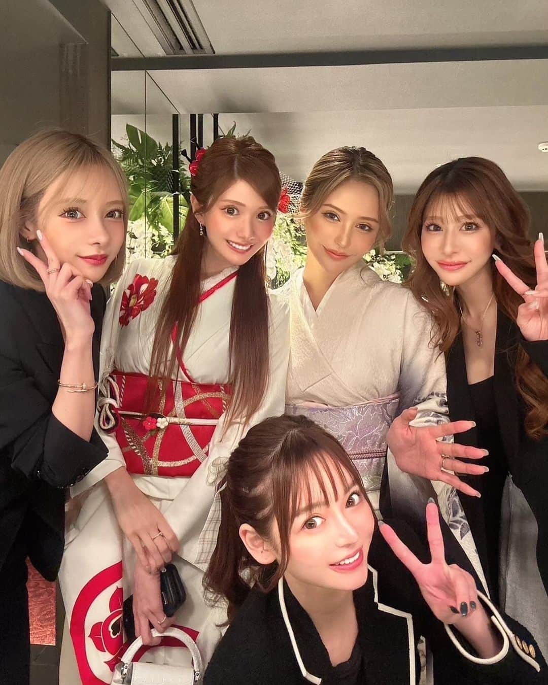 のいちゃんのインスタグラム：「. 素敵な写真♡ raise1周年に来てくださった皆様 本当にありがとうございました😊 . . . #raise#レイズクイーン #afactory #ダウンタイム #ショートカット#シーシャ #vantyme#travel#summer#diet#sea#beauty#整形#豊胸#makeup#川越#沖縄#大阪#北新地#ミナミ#東京#新宿#歌舞伎町#博多#錦#キャバ嬢#シーシャ#のいちゃん」