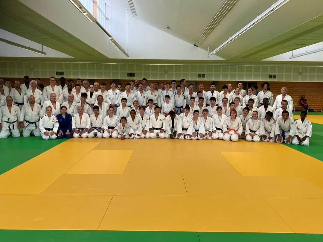 永山竜樹さんのインスタグラム写真 - (永山竜樹Instagram)「With legend sensei🥋  フランスで武者修行中の 永山竜樹選手より写真を頂きました。   ヨーロッパを中心に活動されている 片西裕司先生と📸  学びが多い素敵な経験をしてますね。 私も柔道教室参加したい…  #hiroshikatanishi #judoseminar #legendjudo #伝説の柔道家 #ryotokujiuniversity #ryotokuji #ryotokujijudo #了徳寺大学 #柔道 #judo #judô #了徳寺 #了徳寺大学職員柔道部 #sbc #sbc湘南美容クリニック#sbc湘南美容クリニック柔道部  #sbc柔道部 #shonanbeautyclinic #sbcjudoteam #sbcjudo」5月27日 15時07分 - ryuju60