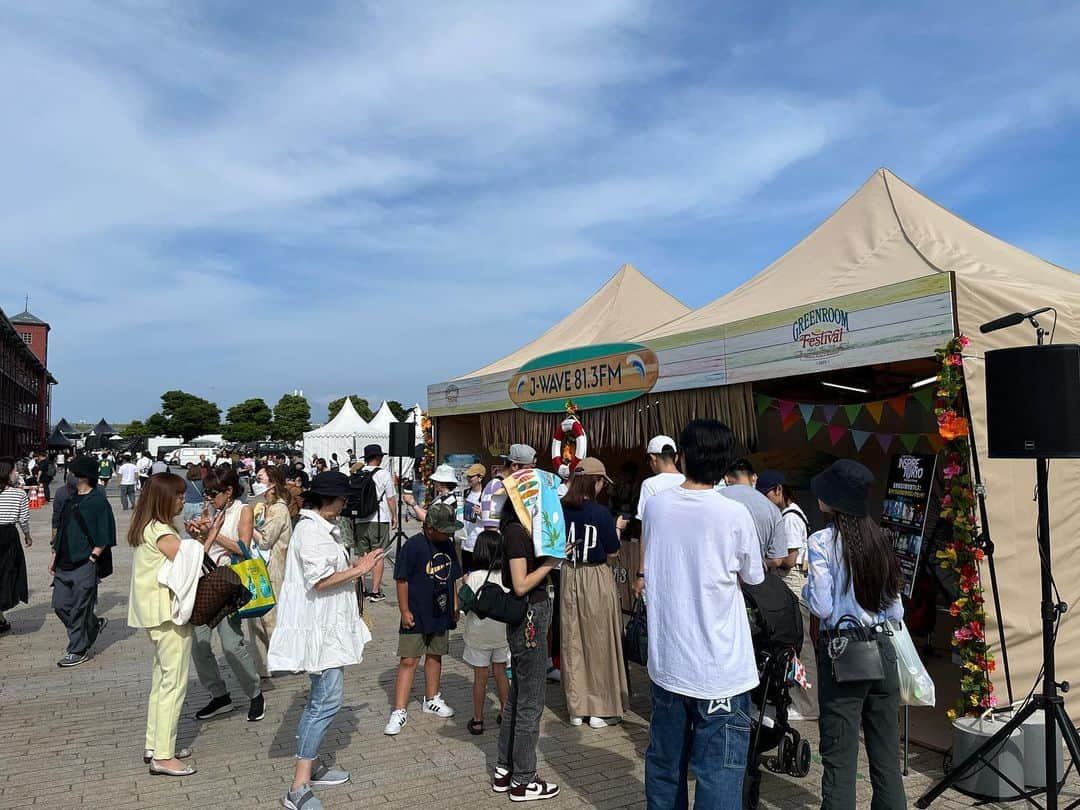 J-WAVE LIVE2000さんのインスタグラム写真 - (J-WAVE LIVE2000Instagram)「赤レンガ倉庫で行われているGREENROOM FESTIVAL、 J-WAVEブースでは公開収録やオリジナルタオルがもらえる企画もやってます。  #greenroom #greenroomfestival #jwave813 #jwave  #赤レンガ倉庫」5月27日 15時14分 - jwave_live