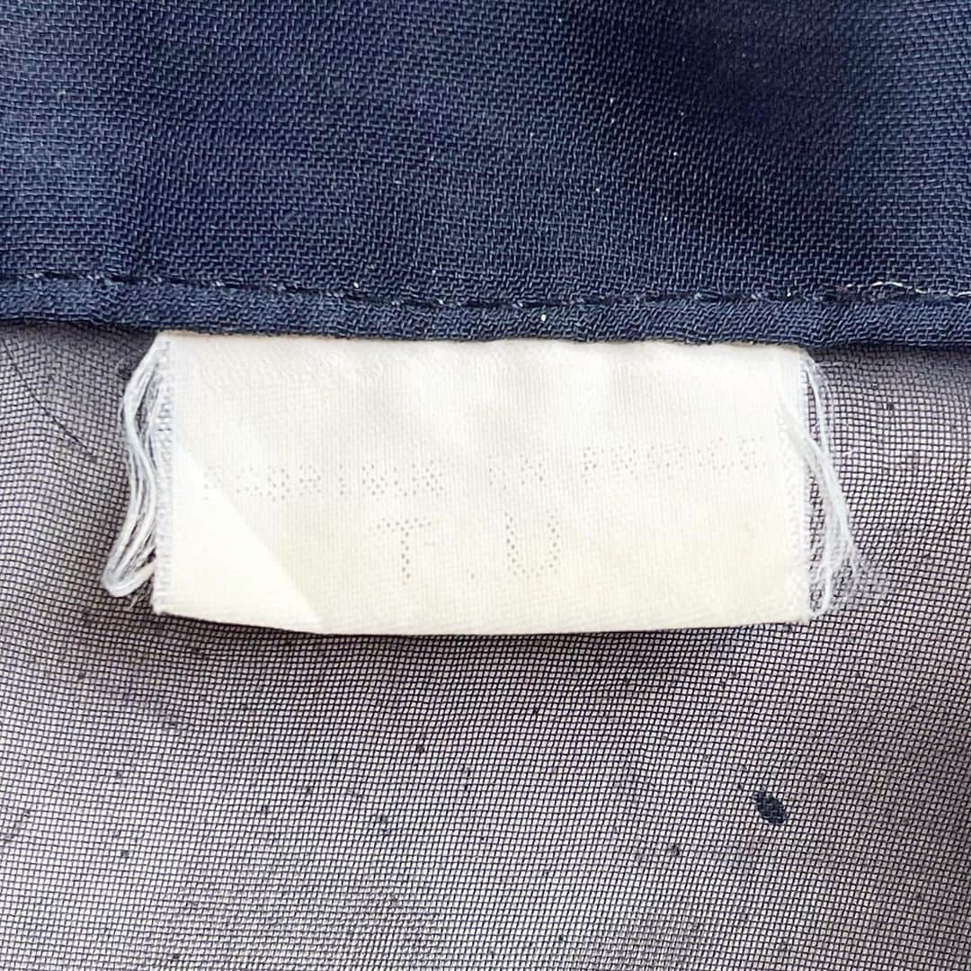 DROP...vintage select shopさんのインスタグラム写真 - (DROP...vintage select shopInstagram)「Vintage Navy See-through shirt Fabric by French  シャツタイプだし、サイズもあるしでメンズでもいけるヤツです🙆‍♂️  シェルボタンなのも⭕️  ちゃんと良い透け感のやつ選んでます。」5月27日 15時22分 - tokyo_drop
