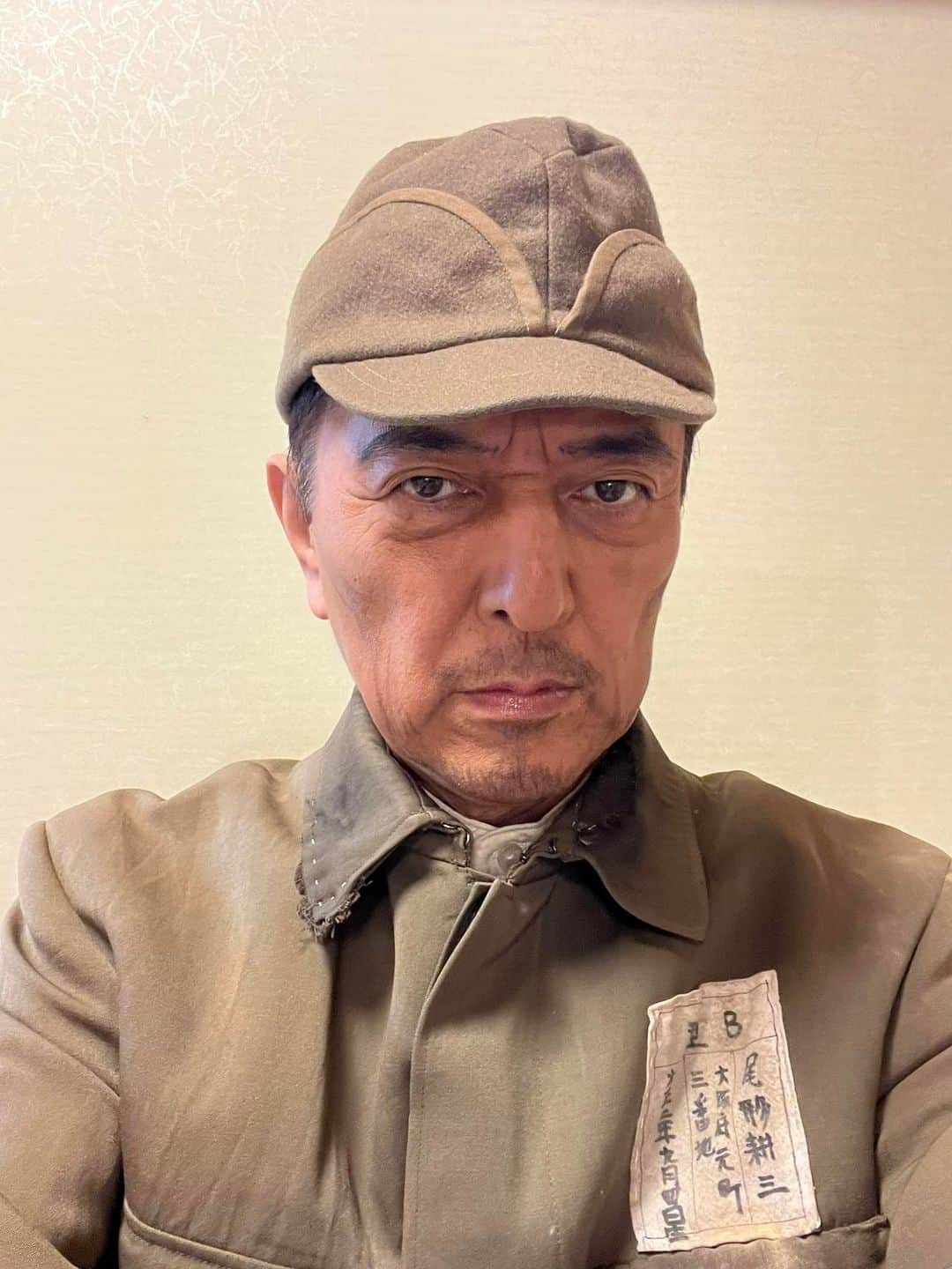 榎木孝明さんのインスタグラム写真 - (榎木孝明Instagram)「いよいよ明日28日は「泣いたらあかん」の初日です。話は戦前、戦中、戦後に渡る激動の時代ですが、今の時代に忘れられつつある大切な、人の心がちりばめられていて、ほっこりとする素敵な舞台に仕上がっています。どうぞ一緒に笑って泣いてください。劇場でお待ちしております。」5月27日 15時36分 - taka121234aki