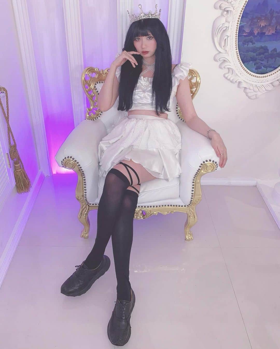 のインスタグラム：「少女と老女の自称お姫様は可愛いがられるのに その間はなんか許されない世界なのちょうつまんないから 生涯お姫様でいようと思います  それぞれの個性で"お姫様"ごとブッ壊してこ 望むならいつだって全員がそうでしょう  お姫様にしてくれるのは国民だって瞬間だって自分だっていい 王子様だけじゃないって気付いていきましょう」