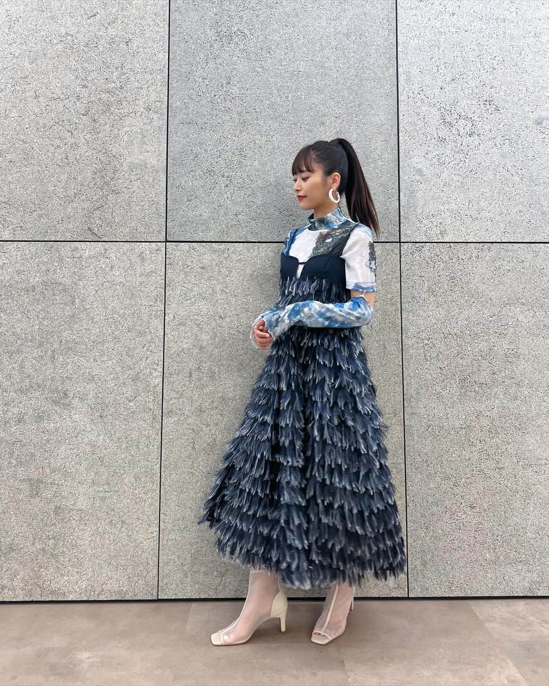 近藤千尋のインスタグラム：「昨日のラヴィット🐰と アップ📺の衣装です🩷☺️ 昨日のラヴィットではゲームにみんなで勝利したのでラッピーマスコットGET🫶🏻 可愛くて速攻カバンにつけました🥹  アップ！も皆さんで 和気藹々楽しかったです💗😘  ラヴィット🐰  one-piece @maisonspecial_women tops @sahara_japon pierce @abiste_official shoes @randa_pic  アップ⤴️  one-piece @dear_sisterhood pierce @bananarepublic_jp」