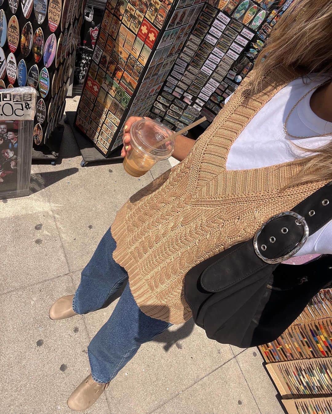 SPELLさんのインスタグラム写真 - (SPELLInstagram)「The vest that’s capturing everyone’s eye… 👁️ our girl @ashleigh_bakos styles up our Rolling Hills Knit Vest with our Daisy Denim Jeans… the outfit you’ll be reaching for all through the year 🤎」5月27日 16時26分 - spell