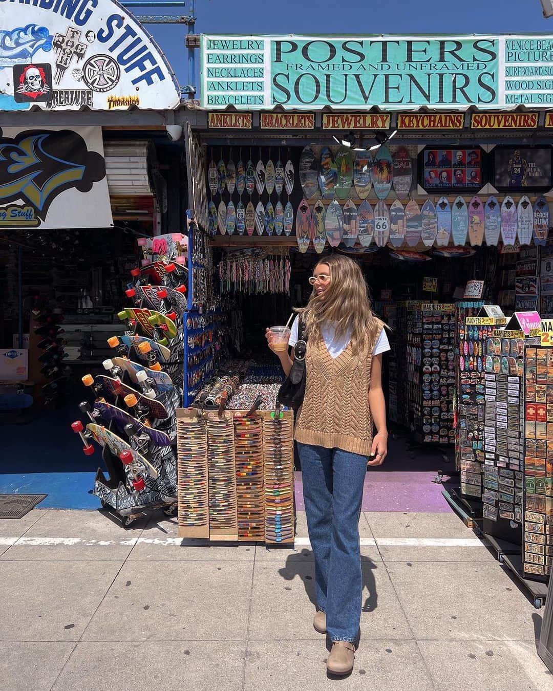 SPELLのインスタグラム：「The vest that’s capturing everyone’s eye… 👁️ our girl @ashleigh_bakos styles up our Rolling Hills Knit Vest with our Daisy Denim Jeans… the outfit you’ll be reaching for all through the year 🤎」