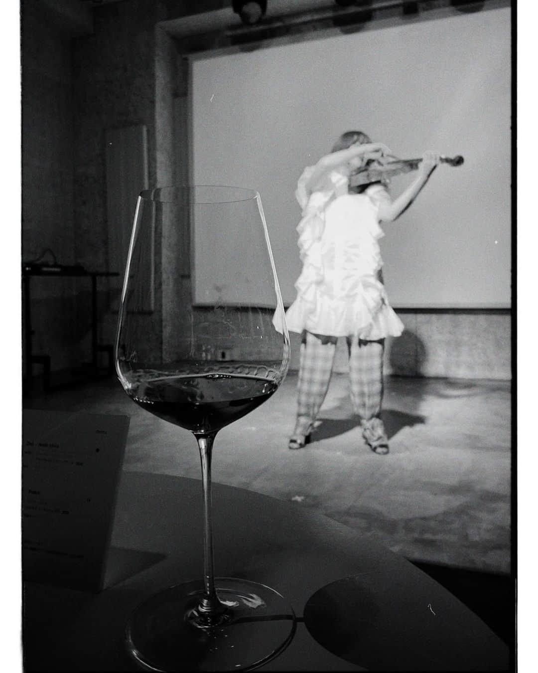 岩崎拓馬さんのインスタグラム写真 - (岩崎拓馬Instagram)「🍷🍷🍷🍷 . . WINE / MUSIC HOUR 2023 presented by mottox  @mottox_official   『 ワインand◯◯◯ 』  今回はピノ・ノワールのワイン4種と 音楽の融合をテーマにしたコンテンツに ご招待して頂きました。  産地の違うピノに朗読と音楽。  新鮮で大人な時間が流れてた🍷💗 . . #Mottox #モトックス #MottoxMusicHour #モトックスミュージックアワー #happytime」5月27日 16時28分 - happy_takuma