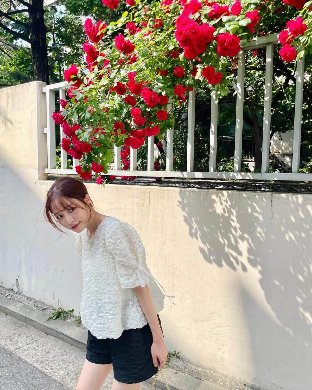 ぺ・ユンギョンのインスタグラム：「🌹🌹」
