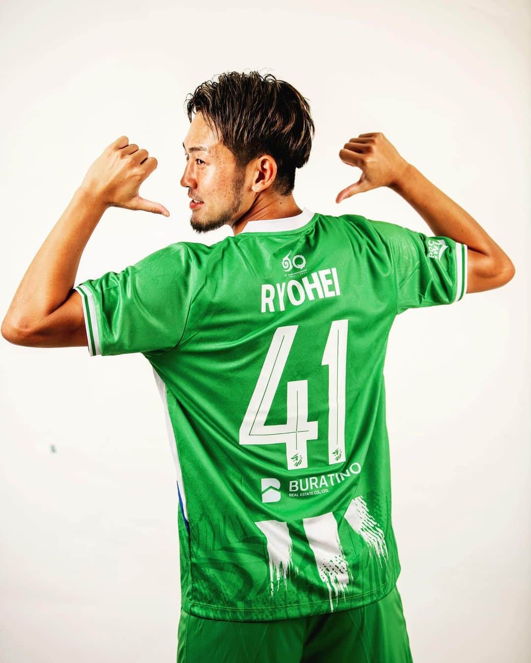 のインスタグラム：「. カンボジアのボンケットFCに移籍することになりました。 @boeungketofficial   だいぶリリース遅くなりましたが4月からもう合流してます。 この期間支えてくれた家族や身体を作るのにサポートしてくれた方々への感謝を忘れず新しい挑戦を楽しみたいと思います。  カンボジアはFacebookが主流なのでそっちでチェックして応援してもらえると嬉しいです。 https://www.facebook.com/boeungketfootballclub  開幕は8月からなので6月に一旦日本に帰ってそこからまたいい準備します👍  #カンボジア休日多め」