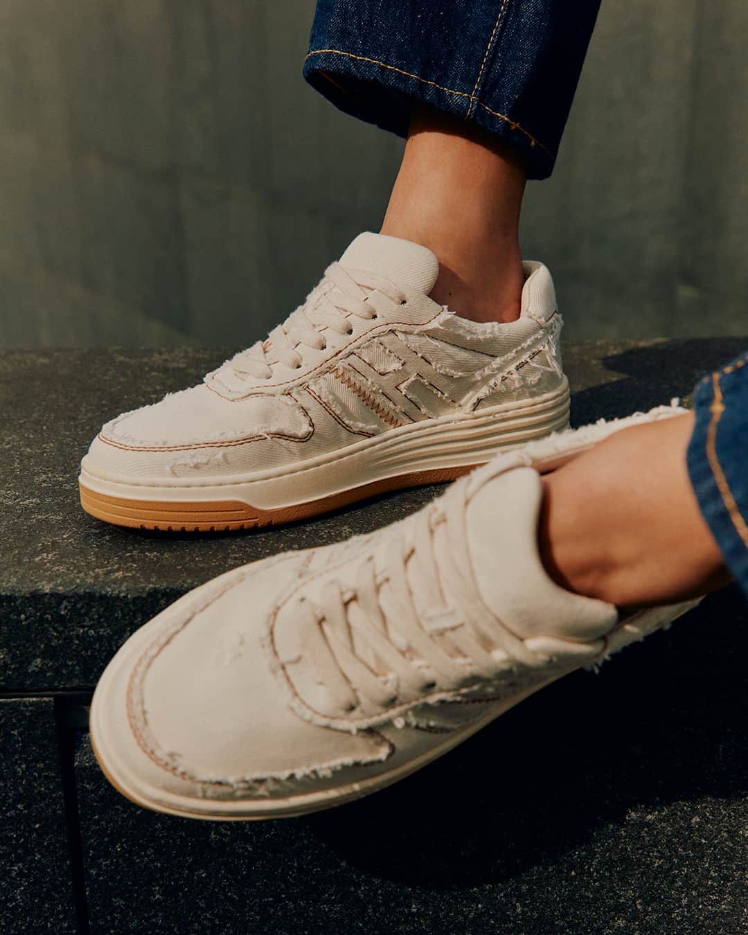 のインスタグラム：「Versatile to complete any outfit #HOGAN #SS23 #H630 #sneakers⁣ More at HOGAN.COM · tap the link in bio」
