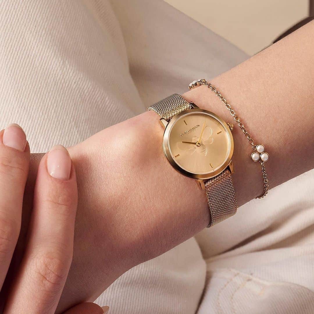 Olivia Burtonのインスタグラム：「We know you love our bee watches, so we've added new styles to the hive like this Signature Bee Watch. 🐝   PSA: We're also donating £10 from EVERY bee watch & jewellery purchase to the British Beekeepers Association until the 1st of June to celebrate #WorldBeeDay.   Valid online at oliviaburton.com* and in our Covent Garden Store.   *Exclusive to the UK」