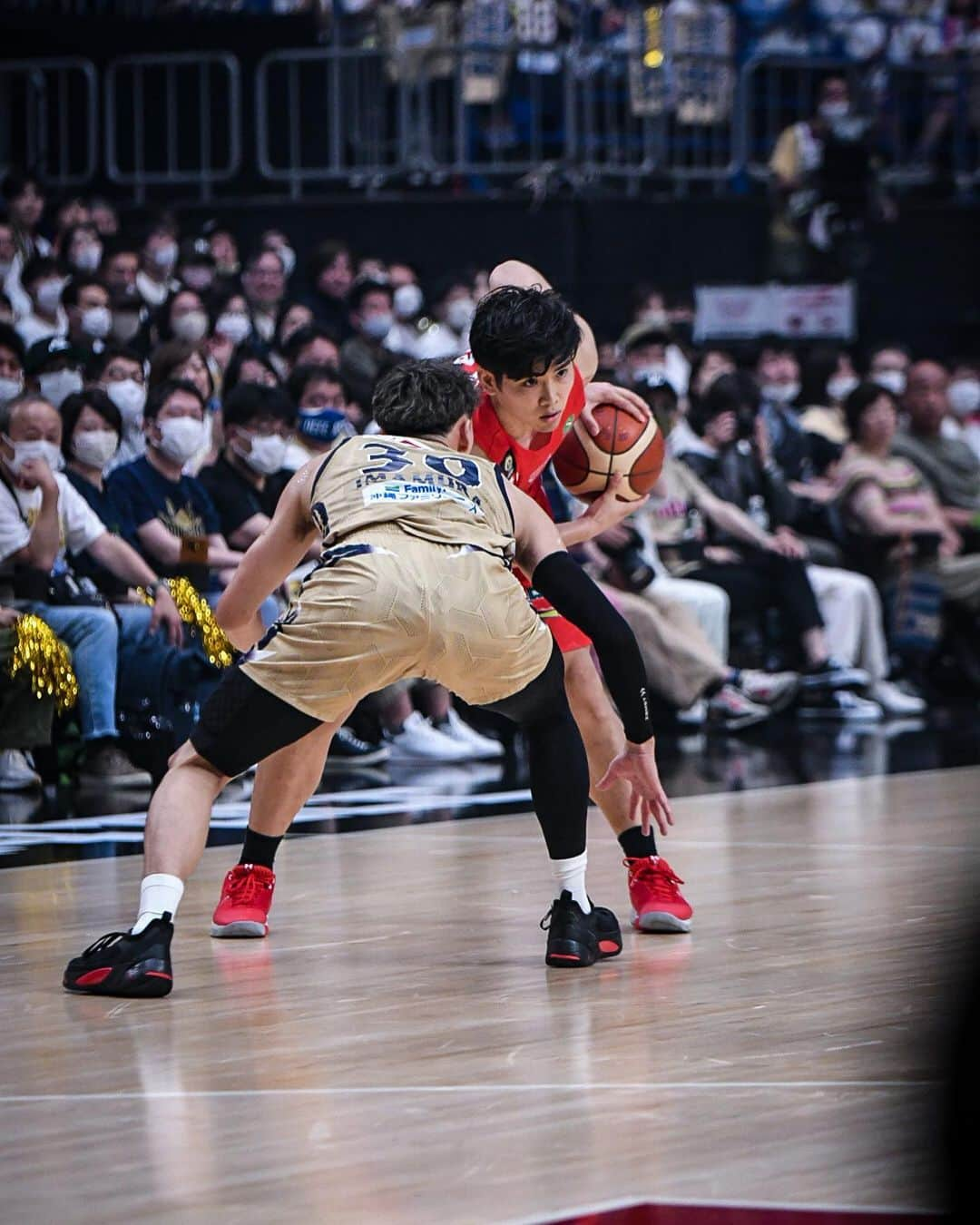 千葉ジェッツさんのインスタグラム写真 - (千葉ジェッツInstagram)「試合風景📸  B.LEAGUE2022-23 vs.琉球  OT2 千葉J 93-96 琉球  #ダブルオーバータイム #悔しい敗戦 #明日こそリベンジ🔥 #いくぜてっぺん #RoadToTheTripleCrown #chibajets #Bリーグ #千葉ジェッツ #バスケ #basketball #portrait  #photograph #ジェッツ写真部 #レンズ越しの世界 #応炎📣🔥 #ありがとうございました✨」5月27日 17時07分 - chibajets_official