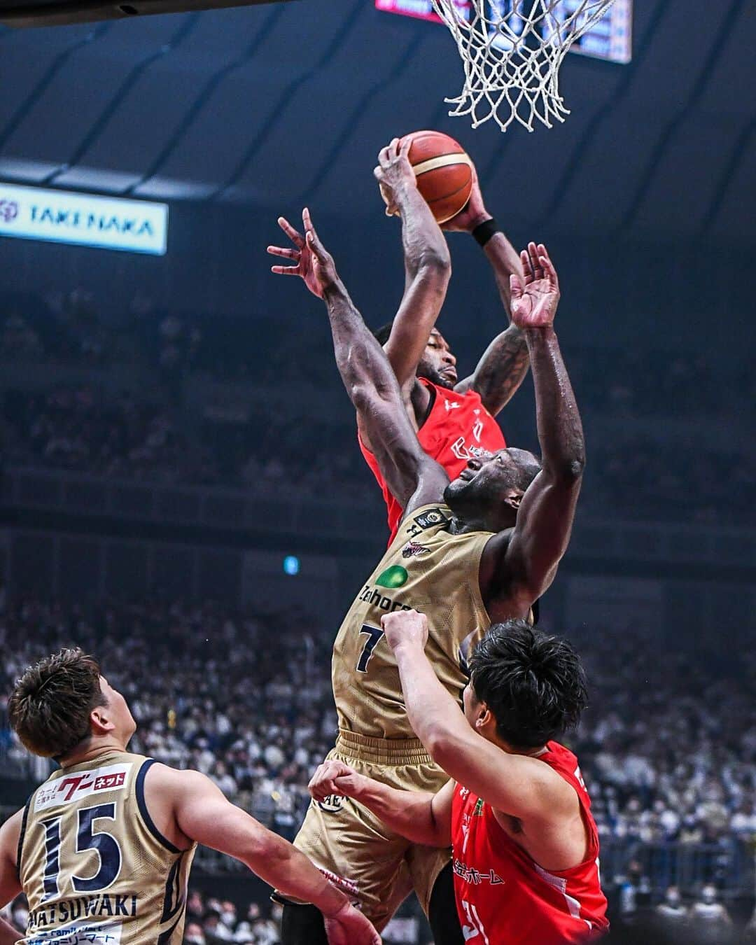 千葉ジェッツさんのインスタグラム写真 - (千葉ジェッツInstagram)「試合風景📸  B.LEAGUE2022-23 vs.琉球  OT2 千葉J 93-96 琉球  #ダブルオーバータイム #悔しい敗戦 #明日こそリベンジ🔥 #いくぜてっぺん #RoadToTheTripleCrown #chibajets #Bリーグ #千葉ジェッツ #バスケ #basketball #portrait  #photograph #ジェッツ写真部 #レンズ越しの世界 #応炎📣🔥 #ありがとうございました✨」5月27日 17時07分 - chibajets_official