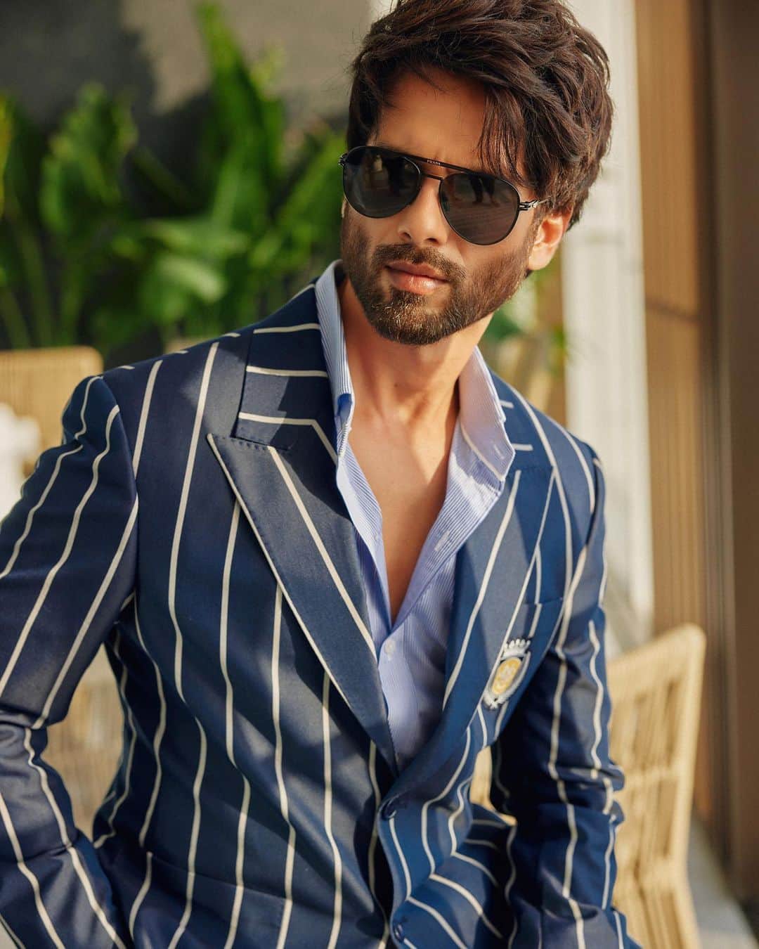 シャーヒド・カプールのインスタグラム：「BLUE DADDY  Shot by: @mayank_mudnaney  Makeup: @james_gladwin_  Makeup assistant: @mahendra.kanojia  Hair by: @aalimhakim Hair assistant: @shahrukhshaikh9519  Outfit: @snbyshantanunikhil Sunglasses: @prada @turakhiaopticians Style by: @styledbychandani @style.cell  Style team: @thecrazy_fattygirl Dressman: @thebombaydressman  Managed by: @chanchal_dsouza  Digital agency: @59thparallel  Security: @parvez_pzee  PR agency: @think_talkies」