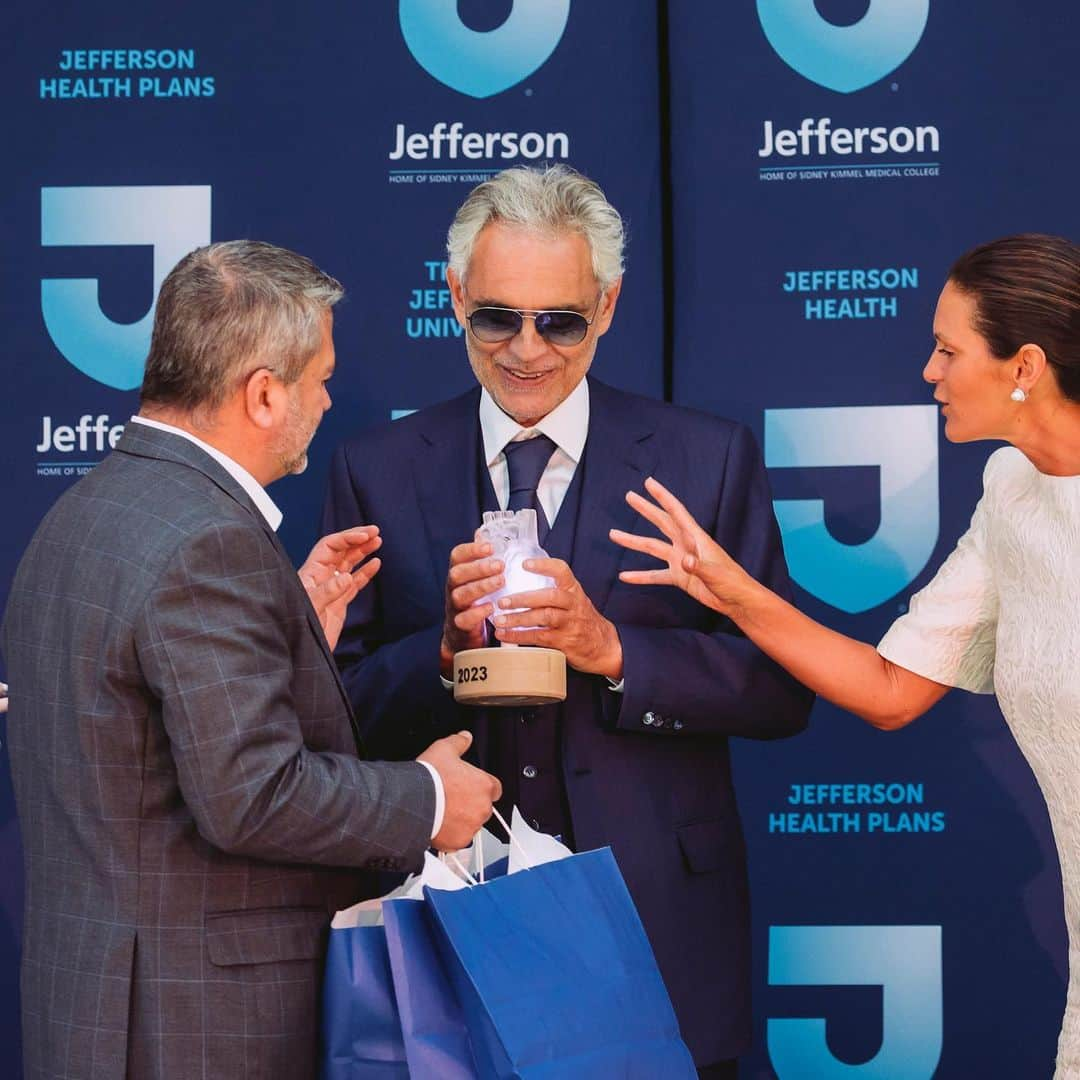 アンドレア・ボチェッリさんのインスタグラム写真 - (アンドレア・ボチェッリInstagram)「Thank you @jeffersonuniv」5月27日 17時12分 - andreabocelliofficial