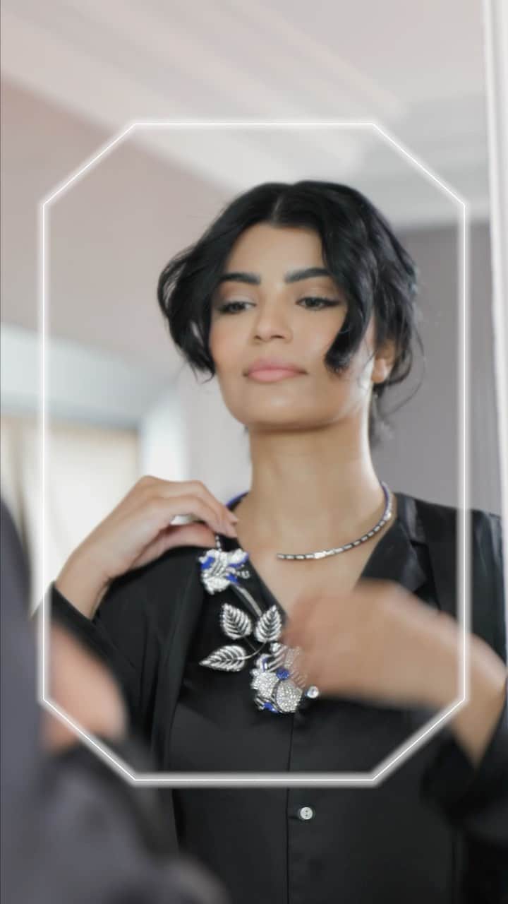 ブシュロンのインスタグラム：「Our new Question Mark necklace makes its way from Place Vendôme to Cannes for the very first time, while Brand Ambassador Mila captures the journey through her lens. She’s ready to unveil the Boucheron magic and transform the Cannes steps into her personal runway.  #BoucheroninCannes」