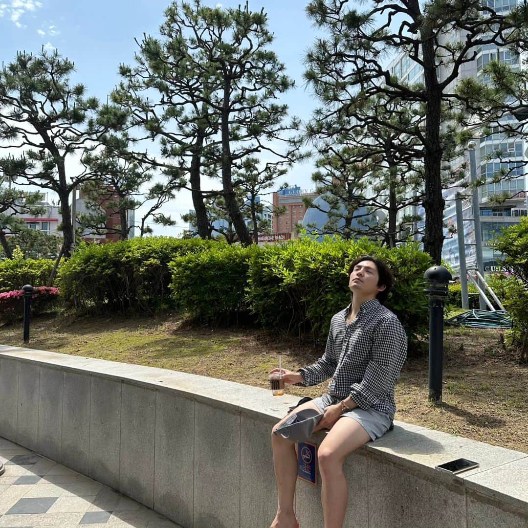 リッキーのインスタグラム：「머리를 어쩌지..」