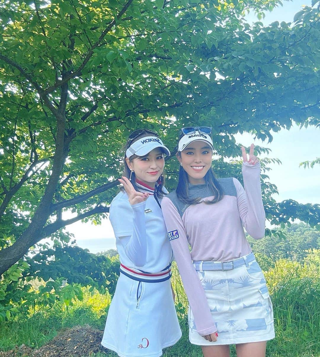 坂之下侑子のインスタグラム：「今日は、川奈ホテルゴルフコースでお仕事でした🏌️‍♀️⛳️  可愛いハニーちゃんと🍯💕  同期のちはるちゃんにも会えて皆んなでパチリ🥰📸✨  #川奈ゴルフコース #刻印入りオムレツ #鎌田ハニー プロ #恒川智会 プロ」