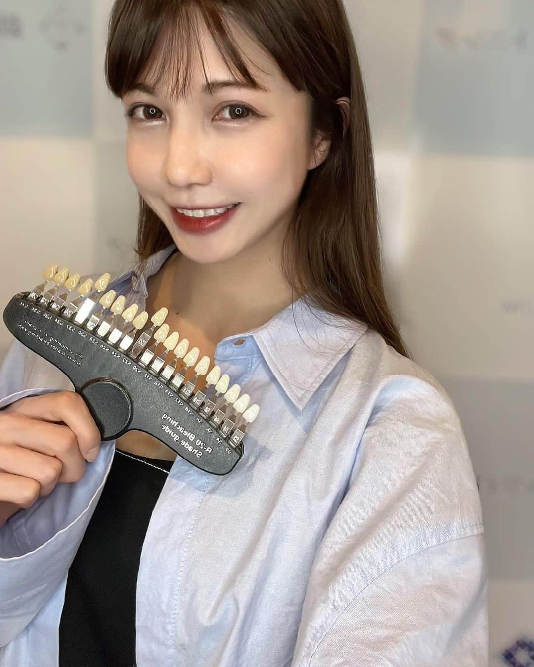 のインスタグラム：「⠀ @ginzadewhitening  でホワイトニングをしてきました🦷 紅茶やワインなどで着色してしまっていたのに一回でかなりトーンが上がって嬉しい♡ 歯が白いだけで印象も違って見えるよね☺️ 何度も通うことで理想の色にすることが可能だということでこれから通い続けます♡ ⠀ ⠀ 私(せりな)のインスタを見たと言っていただけると、15人限定通常3ショット12000円のホワイトニングが なんと5500円で受けられます✨ 1ヶ月1万円通い放題プランも有るのでそちらもおすすめだよ🫶 【 @ginzadewhitening 】からLINEかDMでご予約できます🦷  東京都中央区銀座3-11-19 💁‍♀️10時〜22時まで営業」