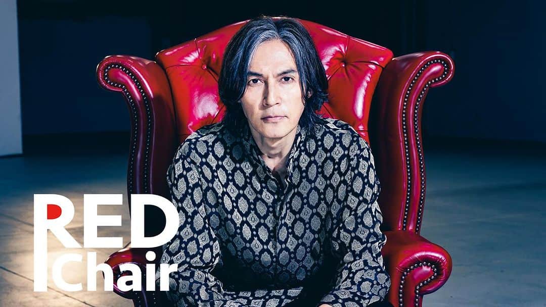 B’zさんのインスタグラム写真 - (B’zInstagram)「【NEWS】稲葉浩志出演Yahoo! JAPAN「RED Chair」公開！  5月29日（月）に初となる著書『稲葉浩志作品集「シアン」SINGLE & SOLO SELECTION』のリリースを控えた稲葉浩志が、Yahoo! JAPAN「RED Chair」に登場し、自身の生き方・人生観を語ります。ぜひご覧ください！  詳細はオフィシャルサイトをご確認ください。  #稲葉浩志」5月27日 17時37分 - bz_official_insta