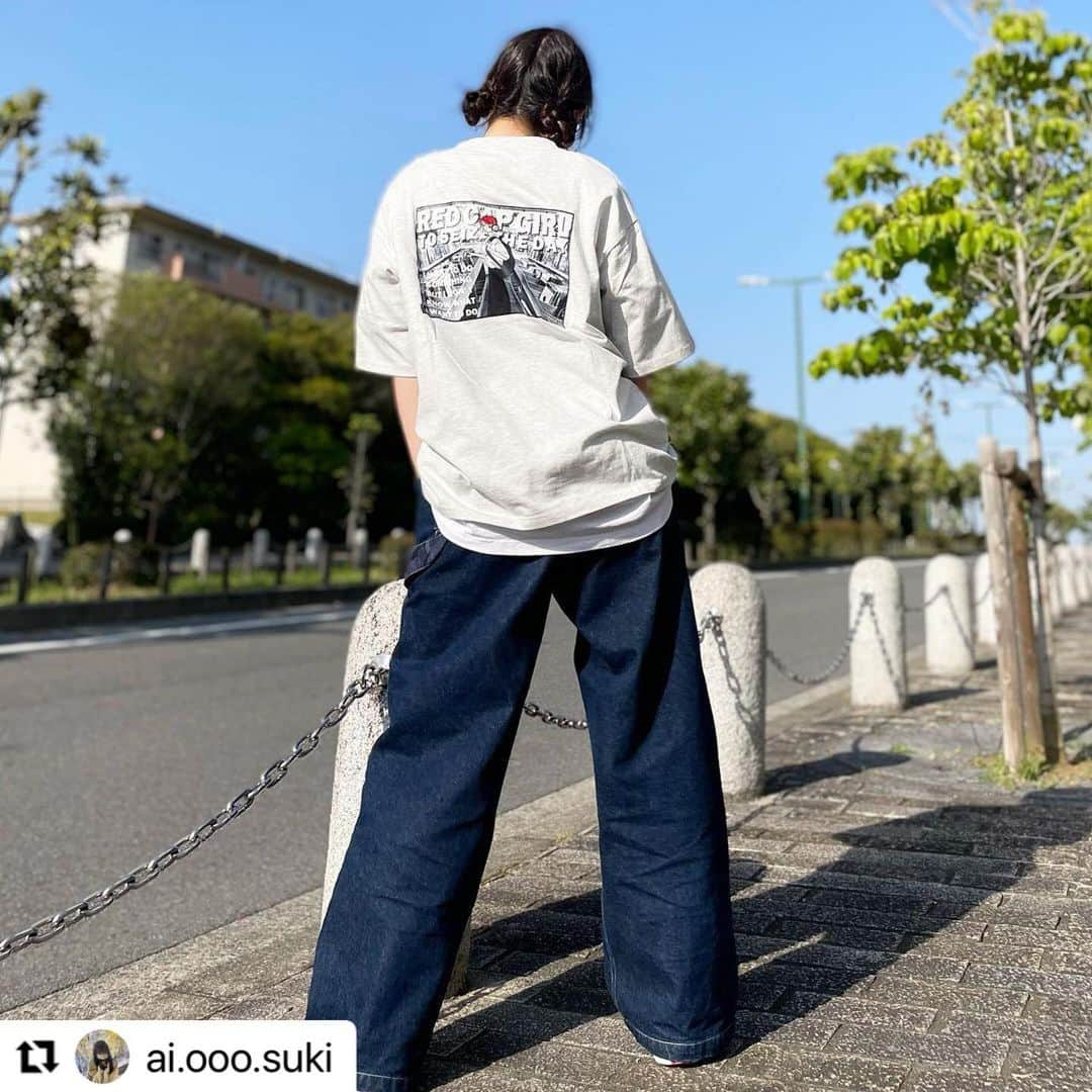 ジーンズメイトさんのインスタグラム写真 - (ジーンズメイトInstagram)「素敵にご紹介頂きました！🌟 #Repost @ai.ooo.suki with @use.repost ・・・ バックプリントかわいいーーー💕  @jeans_mate 様の【RED CAP GIRL】 バック プリント ビッグ Tシャツ ユニット 👕  クーポン使って安くゲットしてね🔥🔥  クーポンコード【JMS7S3VT4】  ・最低金額無の15％OFF ・税込3,900円以上で送料無料 ・期間2023年5月31日まで ・他のクーポンと併用不可 ・商品代金にのみ使用可 ・1人1回のみ使用可能 ・オンラインショップ限定  #ジーンズメイト　#jeansmate   #古着好き  #ゆるだぼ #ゆるだぼコーデ #ストリートコーデ #ストリートファッション #スト女子 #メンズライク #メンズライクコーデ #メンズライク女子 #白T #白Tシャツコーデ #tシャツコーデ  #バックプリント #デニムパンツコーデ #デニムパンツ #vans #redcapgirl #春コーデ  #夏コーデ #通学コーデ #学生コーデ #P」5月27日 17時38分 - jeans_mate