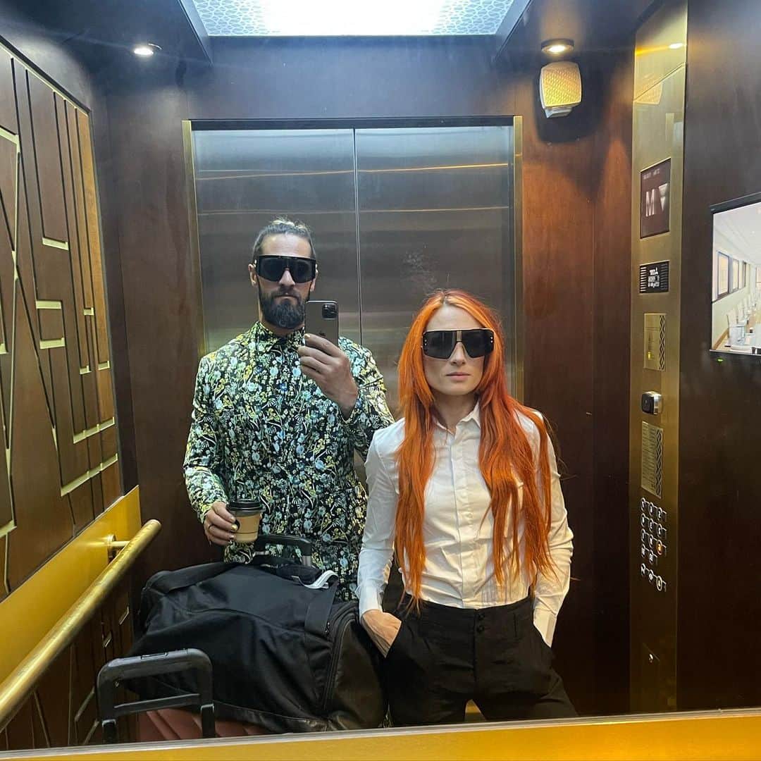 レベッカ・ノックスのインスタグラム：「First fam elevator selfie crush mode engage.   @wwe #WWENOC」