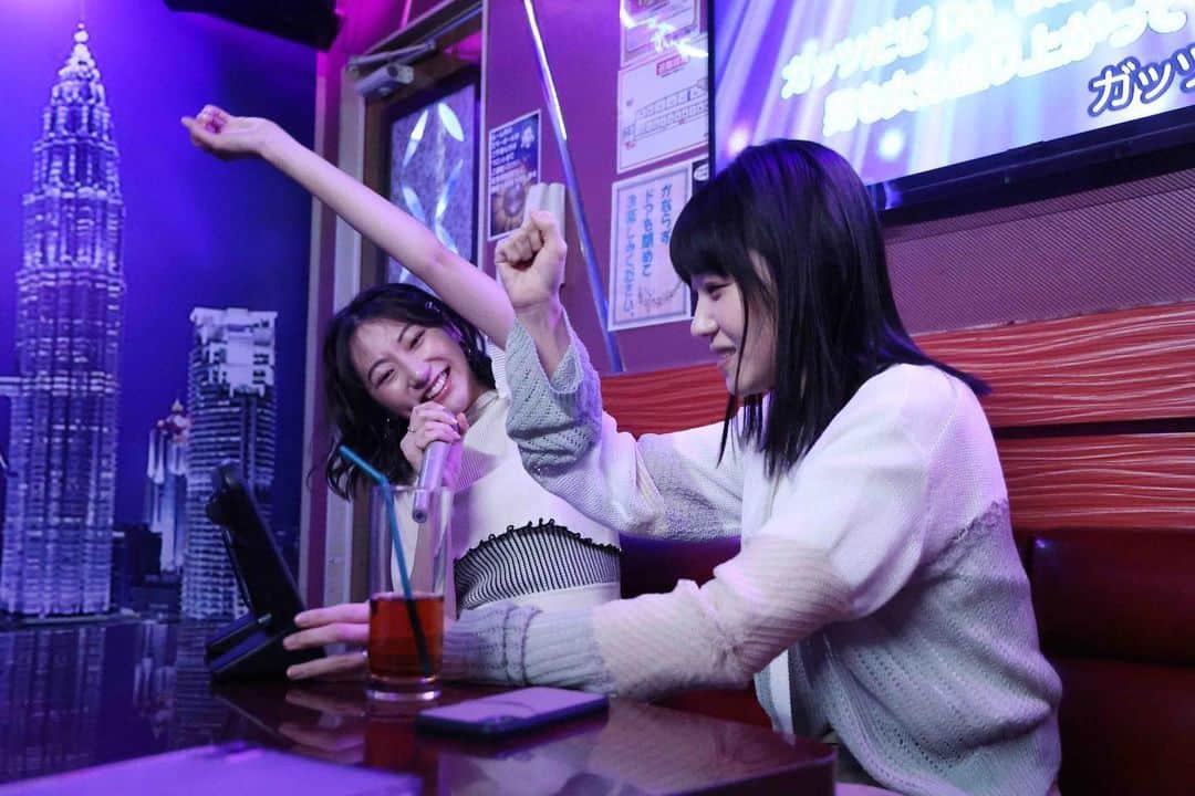 あなたがしてくれなくてものインスタグラム：「． 🫧オフショットをお届け🫧  ７話から 「ガッツだぜ‼︎」「天城越え」を熱唱した後に カラオケで爆食する？みちと華を📸  📣 ７話の #TVer 見逃し無料配信は 　　次回放送まで！ 　　まだの方ももう一度見たい方も 　　お見逃しなく👀✨ 📺１〜３話も変わらず無料配信中 　　プロフィール欄のリンクからチェック！」