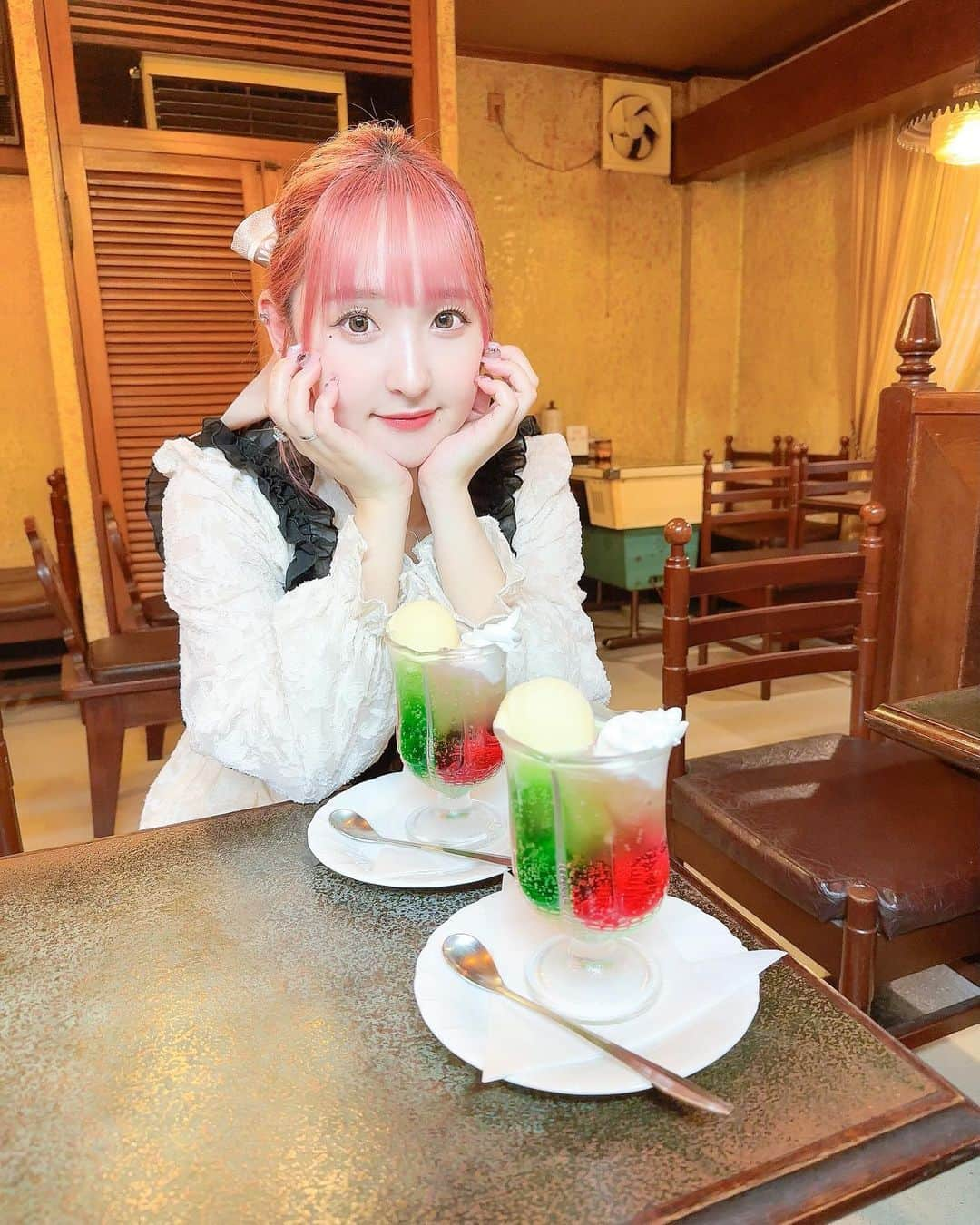 谷口夢奈さんのインスタグラム写真 - (谷口夢奈Instagram)「🍓🍈 ⁡ ⁡ レトロな純喫茶も好きです。 なんだか落ち着くよね😌 ⁡ 2種類のソーダを味わえたよ✨ ⁡ ⁡ ⁡ #喫茶ジュリアン #藤沢カフェ #純喫茶 #レトロカフェ #喫茶店 #藤沢 #藤沢グルメ #cafe #cafestagram #creamsoda #icecream #クリームソーダ #クリームソーダ部 #メロンソーダ #셀스타그램 #얼스타그램 #데일리룩 #오오티디 #먹스타그램 #맛스타그램」5月27日 18時03分 - yuna_tani