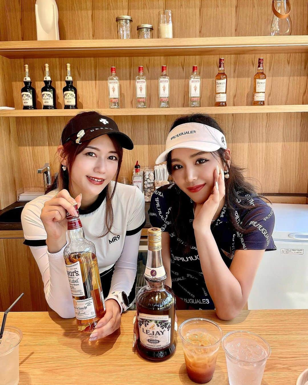 ISHIIYUKIKOさんのインスタグラム写真 - (ISHIIYUKIKOInstagram)「@_ayano_golf あやのちゃんとオープンしたばかりのセントナイン⛳️に行って来ました❣️  天気良くて気持ち良かった〜🌼  グリーンもフェアウェイもラフもすごい整備されてて、どこから打っても気持ち良かった😆  茶店はセルフでお酒が作れたよ🤭  久しぶりにあやのちゃんと回ったんだけど、、160ヤードのショートホールを7番アイアンで打って届いてたw飛距離えげつない🤣🤣❤️ （私5番ウッドw）  私ももう少し飛距離欲しいけど、飛距離の出し方分からない🥹  あやのさんのぶっ飛びは見てて気持ち良き😝  #ゴルフ #ゴルフ女子 #golf #golfgirls  #골프 #골프스타그램  #高尔夫 #golfswing #ザセイントナイン東京 #飛ばし屋」5月27日 18時07分 - ishii_yukiko